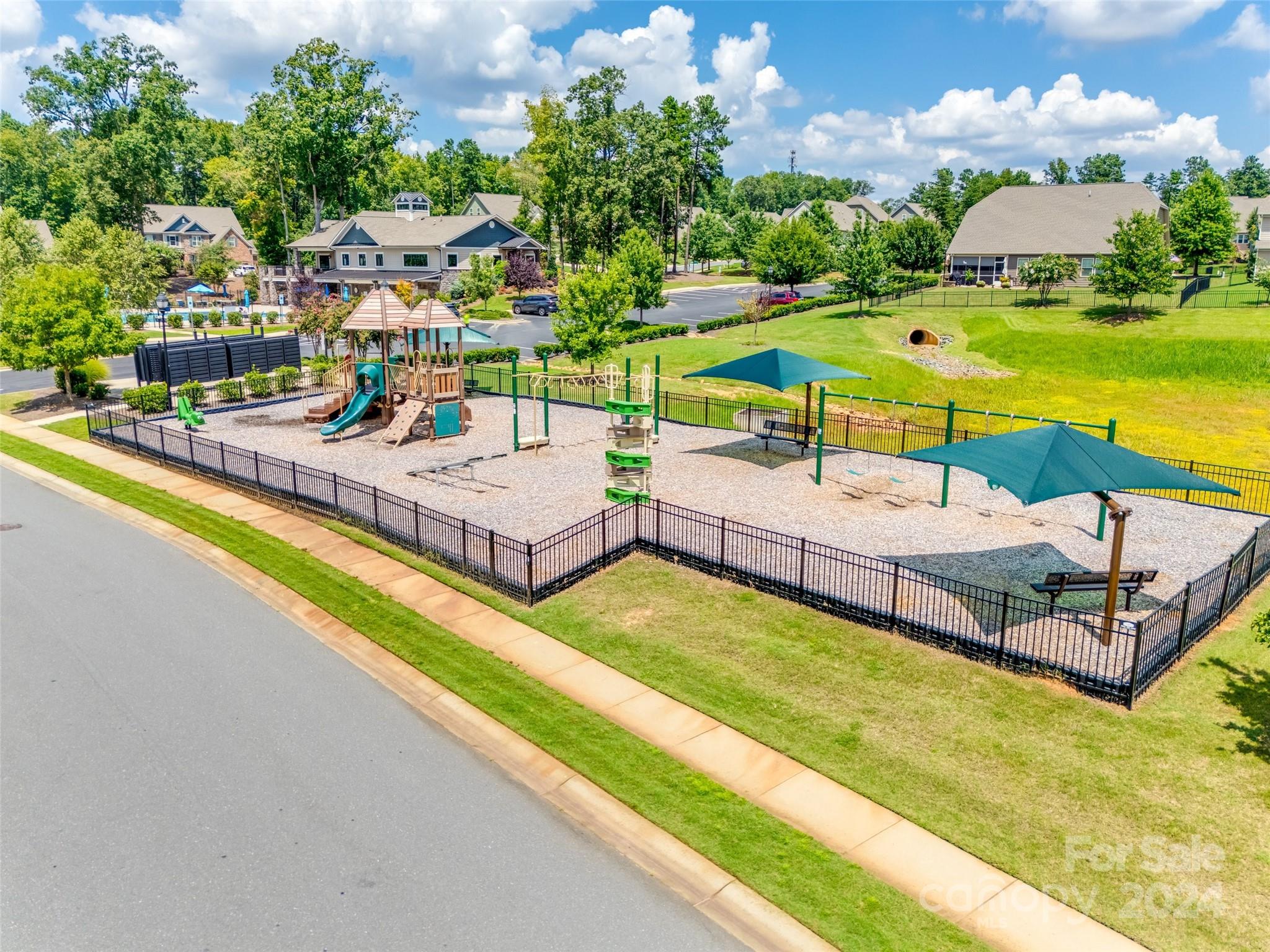 THE RETREAT AT RAYFIELD - Residential