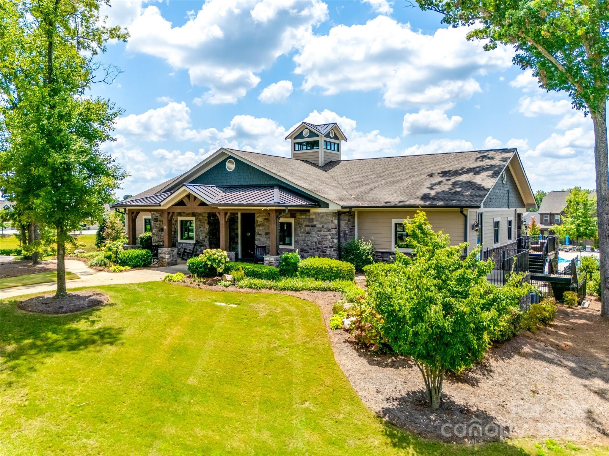 THE RETREAT AT RAYFIELD - Residential