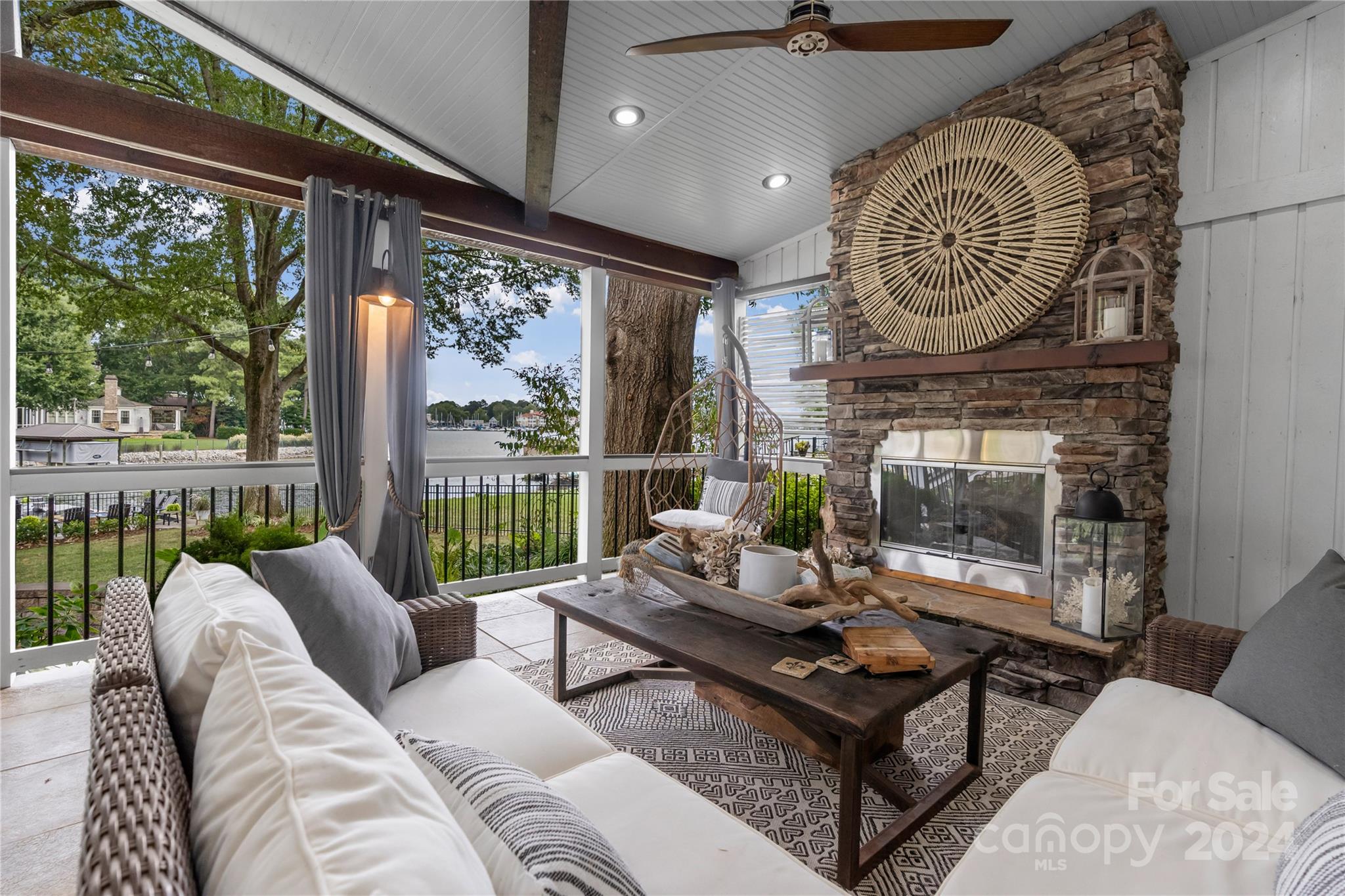 Point Largo - Residential