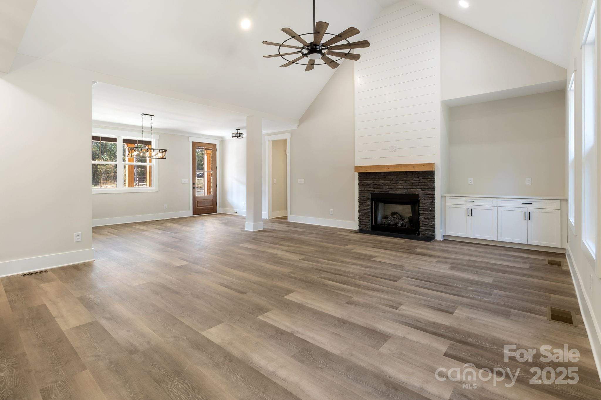 Royal Pines - Residential