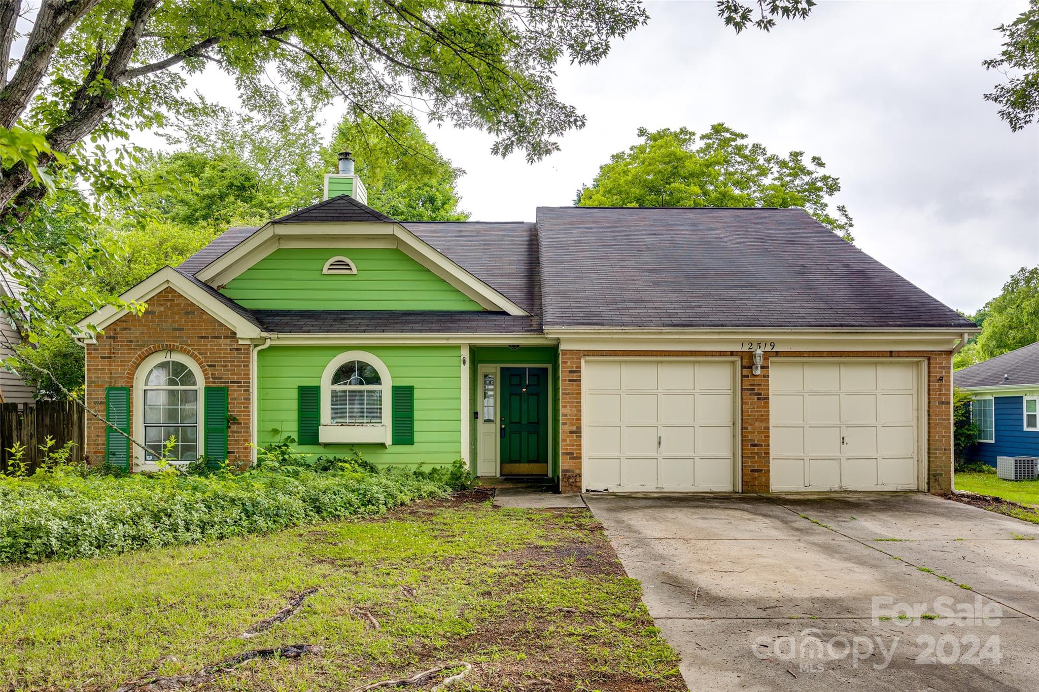 Welcome to the Walkers Creek Subdivision! Located close to major interstates and shopping alike, this home sits in the perfect area. While the home does need som TLC, the bones are good and with some time and effort, this could be a great space. A few material facts to note in the home are: water damage in the garage near the doors and in the ceiling above the garage doors, mold is present in the corner of the kitchen on an exterior wall, there is a doggy door in the primary bath that has some rot present, some siding is missing at the exterior front entryway and the wood is rotting there. Please contact me with further questions about any material facts. This home is sure to sell quickly so make your appointments to visit today!

All information herein deemed correct, however, it is up to the buyers agent to verify.