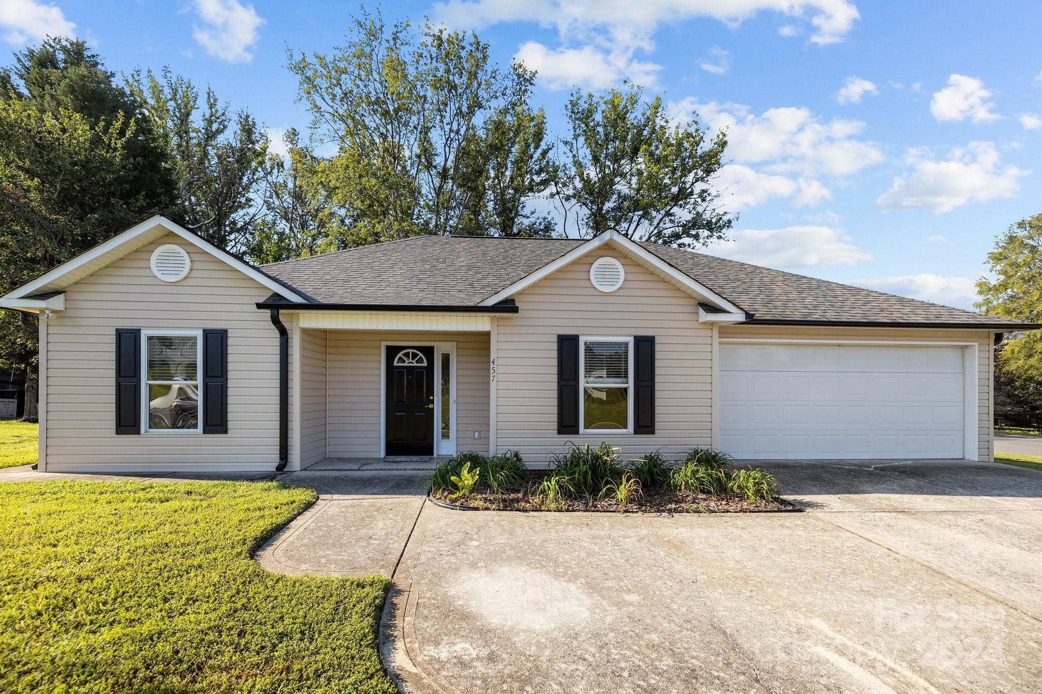 Lovely, move-in ready 3 bedroom and 2 bath home with an attached 2 car garage that is heated and cooled. A true zero-entry ranch, with no stairs! It is situated on a corner lot in the Highland Creek neighborhood. This home has all Luxury vinyl plank floors throughout, freshly painted. A new roof and all gutters were replaced. It has an open floor plan with a living room open to a large Kitchen with plenty of cabinets and countertops. A split-bedroom plan with a private owner's suite with an attached bathroom and a large walk-in closet. On the other side of the home are two additional bedrooms and a full bath in between. A large patio overlooks the private treed backyard.
It is conveniently located near shopping, dining, and medical facilities.
Easy commute to Charlotte, NC, you are approximately 30 minutes from Uptown and the Charlotte International Airport.