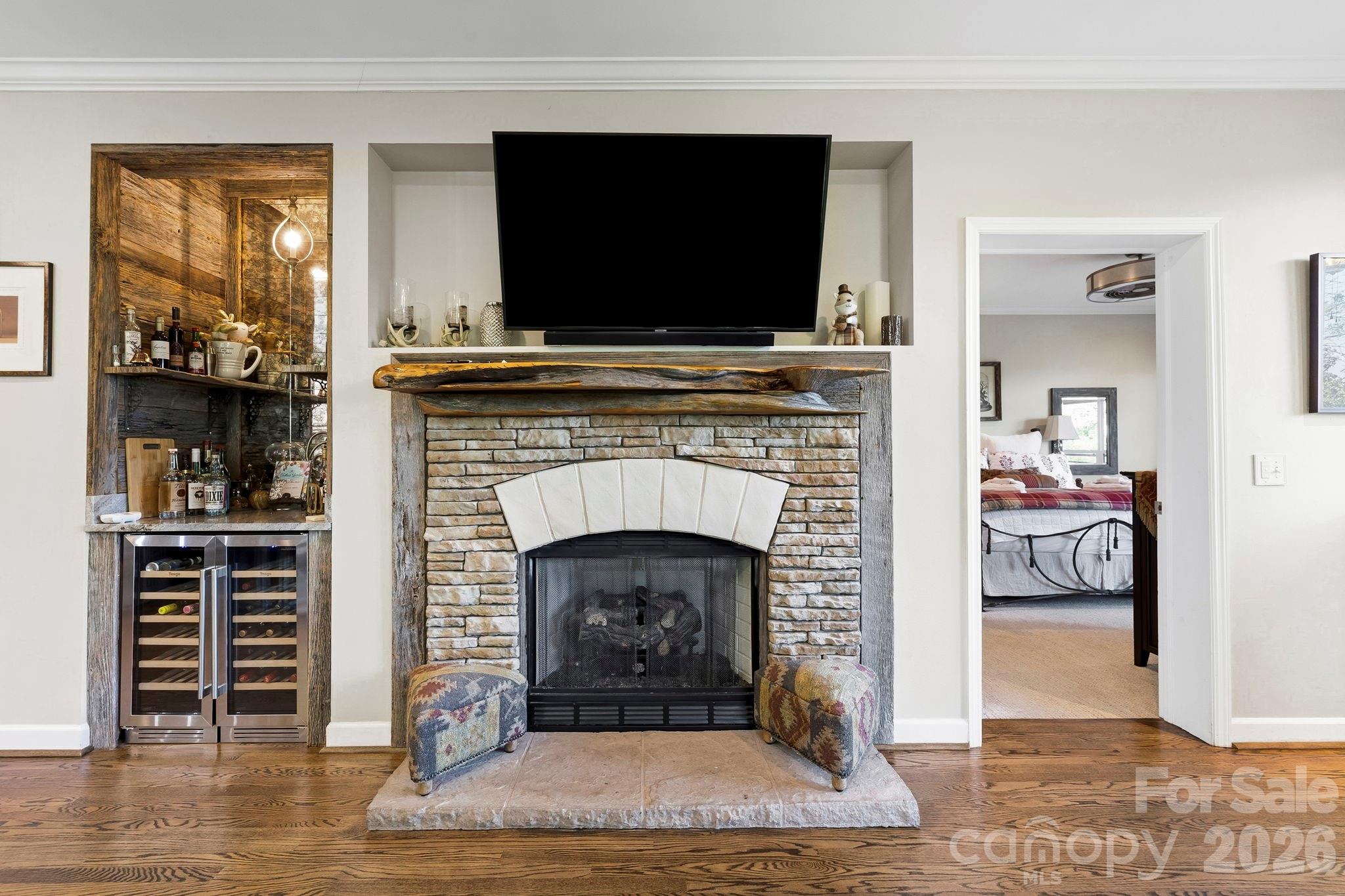 Toxaway Falls Condominium - Residential