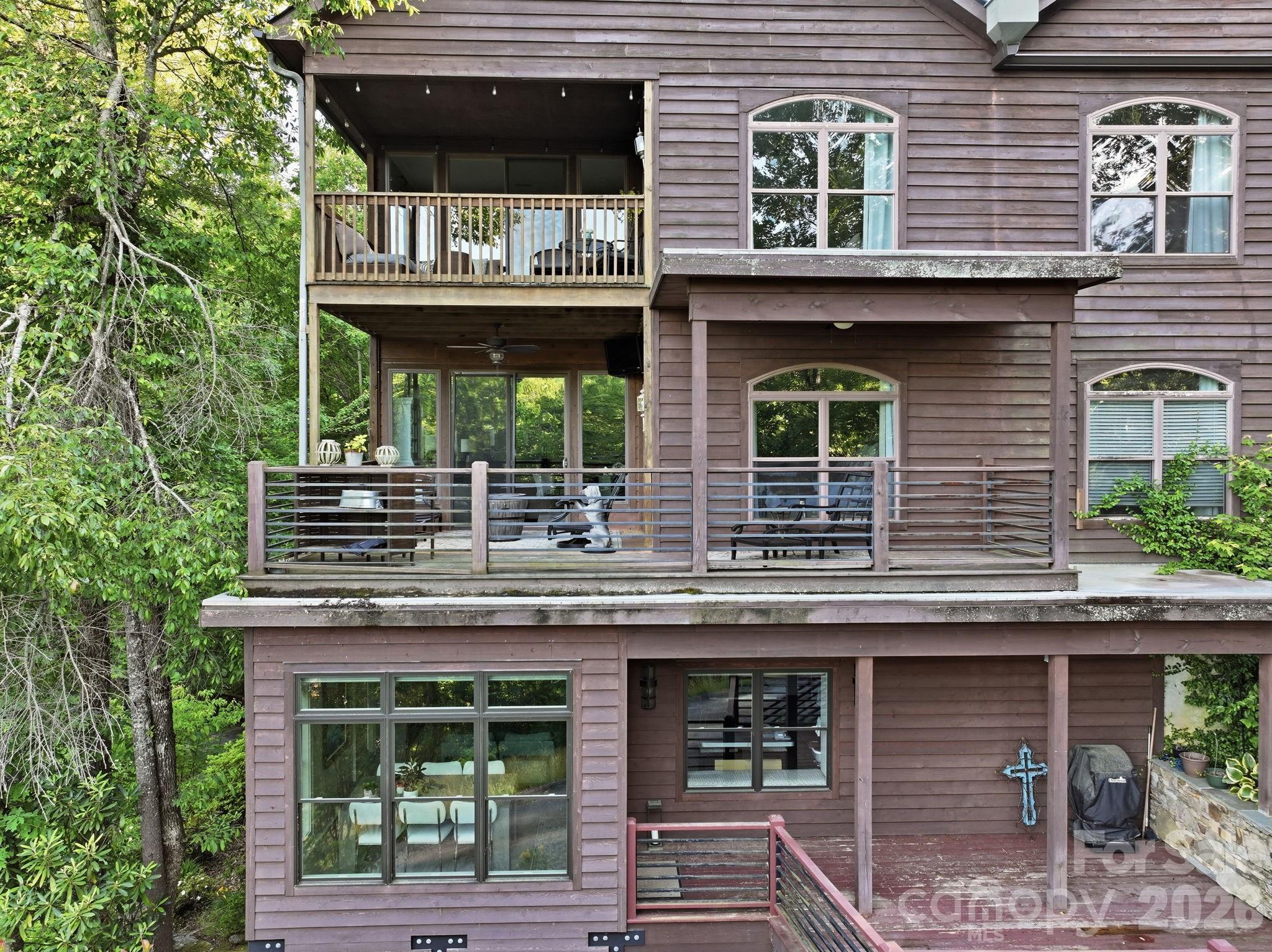Toxaway Falls Condominium - Residential