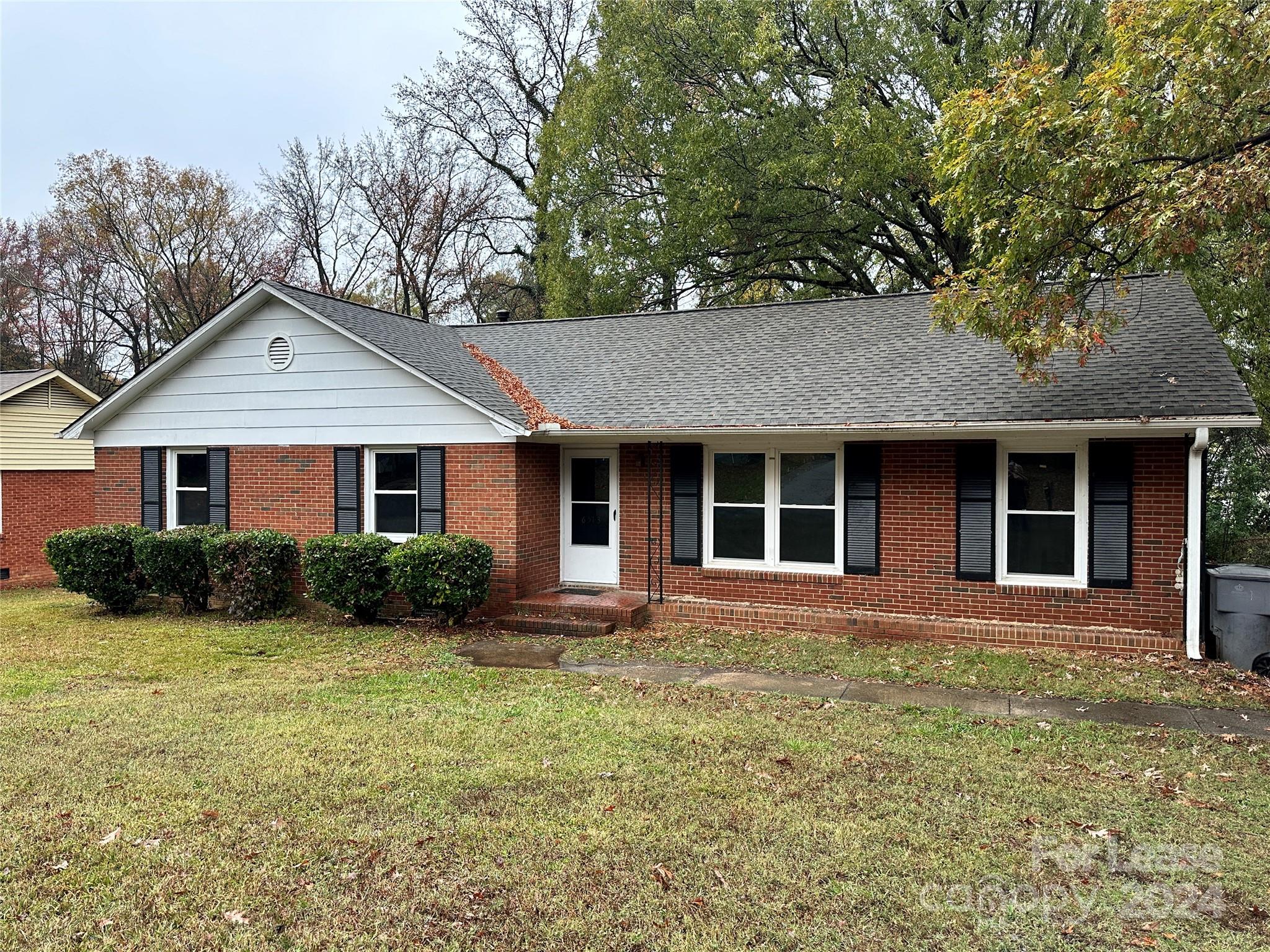 Come tour this lovely 3 bedroom, 2 bath brick home in the Coventry Woods neighborhood. The kitchen features lots of cabinet space, a stove, and a dishwasher. Other features of this home include a large formal dining room, ensuite bathroom in the primary bedroom, driveway parking, and a large backyard. You do not want to miss the opportunity to make this home yours. Call us today to schedule a tour!

Four Seasons residents are enrolled in a Resident Benefits Package (RBP) for $50/month. See flyer for details.

*Security deposits could be as high as twice the monthly rent depending on the quality of the application and the requested lease terms.

**Move in date will be determined once the application is approved and the security deposit is paid.