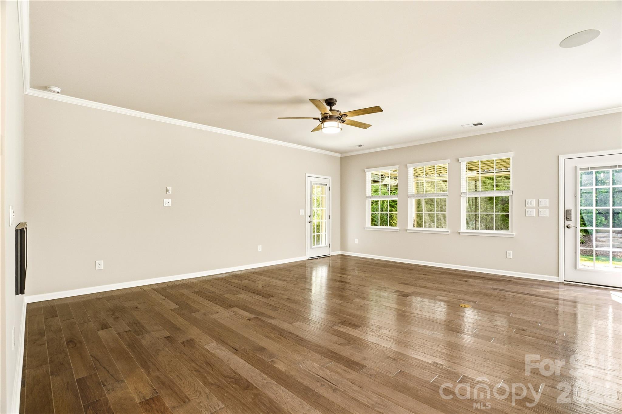 Imagery on Mtn Island - Residential