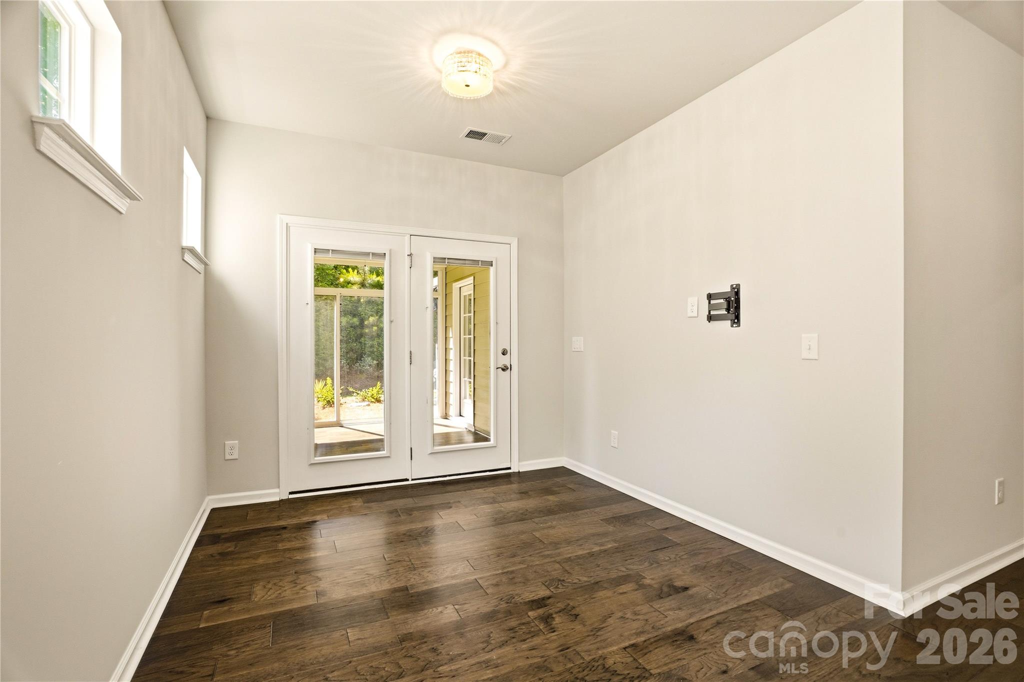 Imagery on Mtn Island - Residential