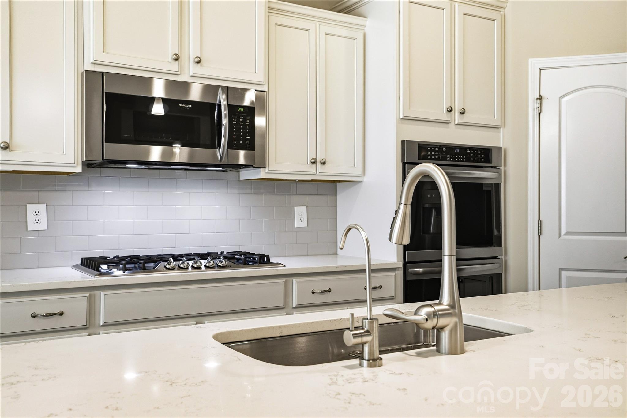 Imagery on Mtn Island - Residential