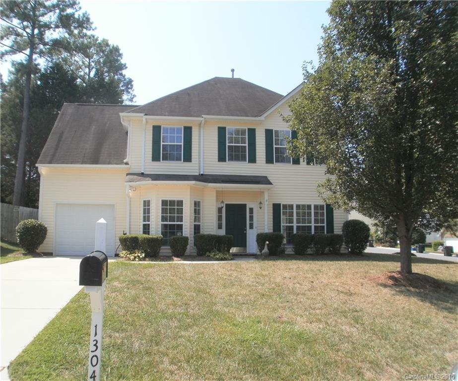 Beautiful, very clean rental home in Rock Hill. Very spacious & move in ready. Nice kept yard. Close to interstate, shopping and recreational park. A must see! Will not last long!