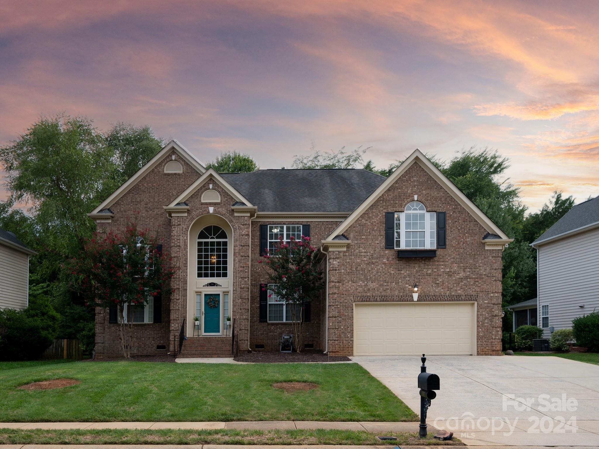 Beautiful open concept home in the desirable Hunter Oaks neighborhood. Fully renovated gourmet kitchen with stainless steel appliances, custom breakfast bar, marble counters, white cabinetry with glass accents, subway tile backsplash, gas cooktop & walk in pantry. Spacious, custom screened porch and paver patio that can be enjoyed year round in a private backyard setting.  Kitchen opens to 2 story great room with fireplace and wine bar. 1st floor Guest bedroom with access to a full bathroom. Large primary bedroom suite on the main floor that features soaking Jacuzzi tub, separate vanities and separate shower. Beautiful site finished hardwoods on the main. 2nd floor flex space great for an office or exercise room. 2 additional bedrooms plus a spacious bonus complete the 2nd level. Award winning Marvin Ridge Schools.