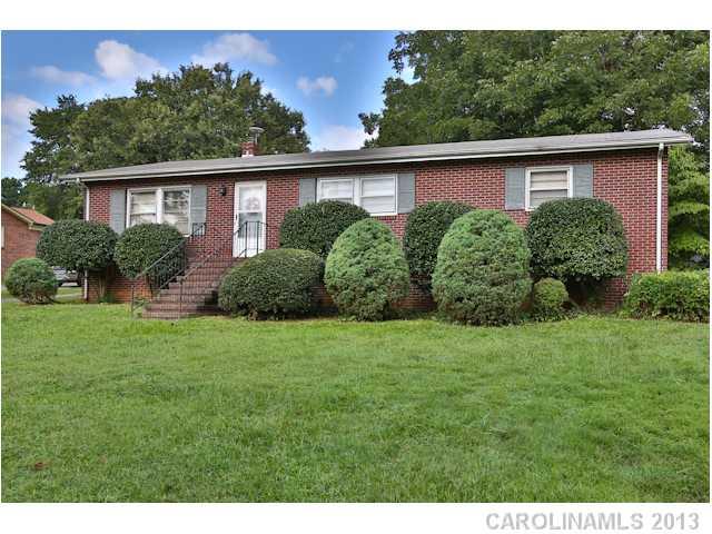 WHAT A LOCATION....This home sits on a BEAUTIFUL...lot ....IF YOU...are looking for a great home, great location with a wonderful yard to RELAX....THIS IS IT.NEW ROOF, NEW ROOF, NEW ROOF