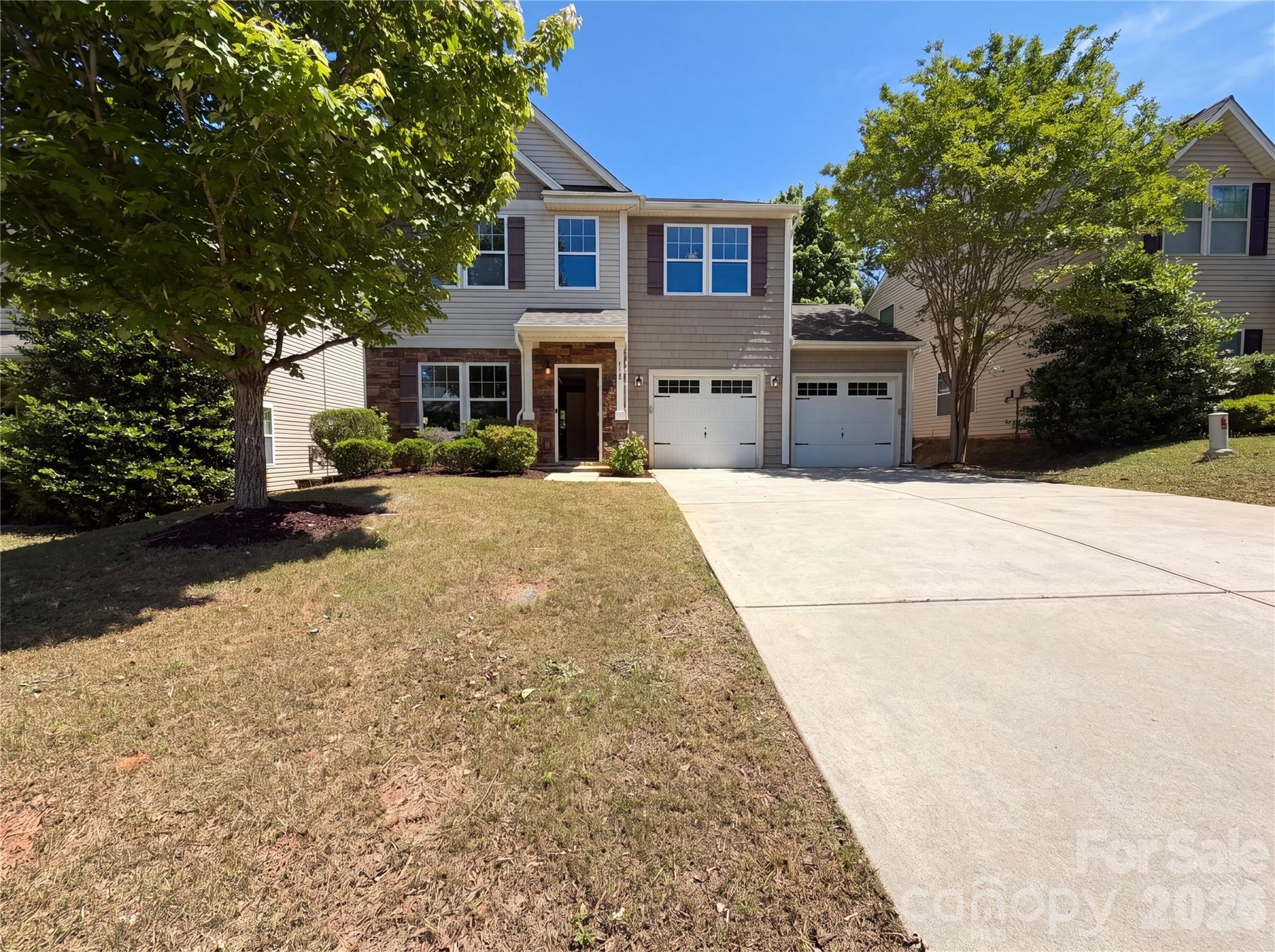 Welcome to this charming home located in the heart of desirable Fort Mill! Nestled on a quiet cul-de-sac, 614
Dewey Ct offers comfort, convenience, and a great location close to shopping, dining, and top-rated schools.
This well-maintained property features a spacious layout, abundant natural light, and a private backyard perfect
for relaxing or entertaining. Enjoy easy access to I-77, downtown Fort Mill, and nearby parks and recreation.
Whether you are a first-time buyer or looking for your next home.