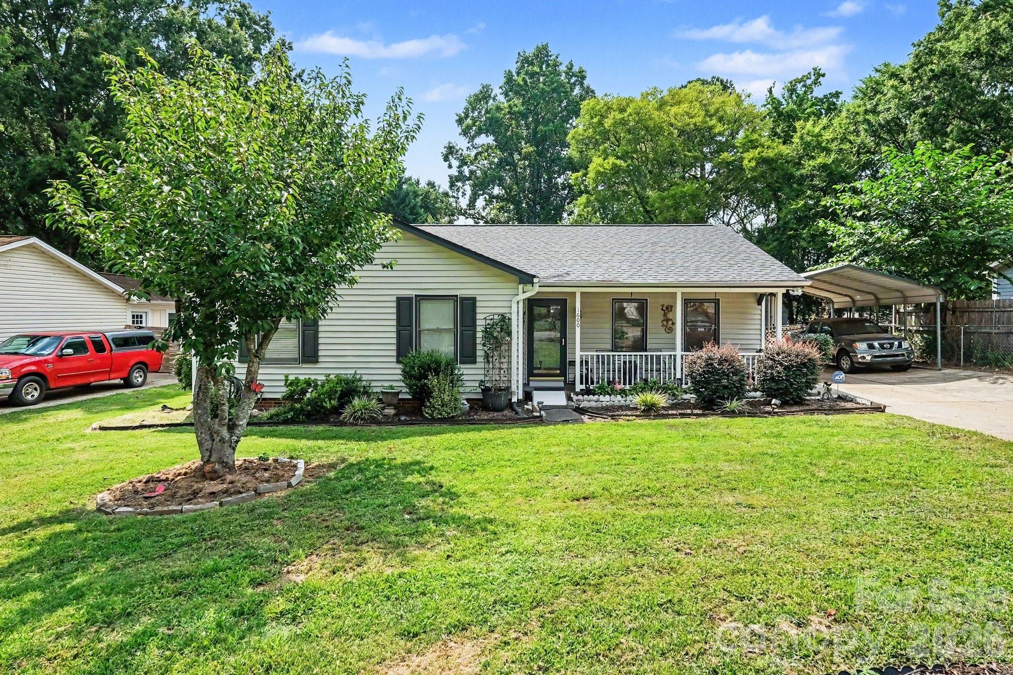 Beautiful 3-bedroom, 2-bath home in Charlotte, NC, ready for its next owner! This charming property offers a comfortable layout, inviting living spaces, and plenty of potential to make it your own. Conveniently located near shopping, dining, schools, and major highways, this home is a great opportunity for buyers looking for comfort, convenience, and value in the Charlotte area.