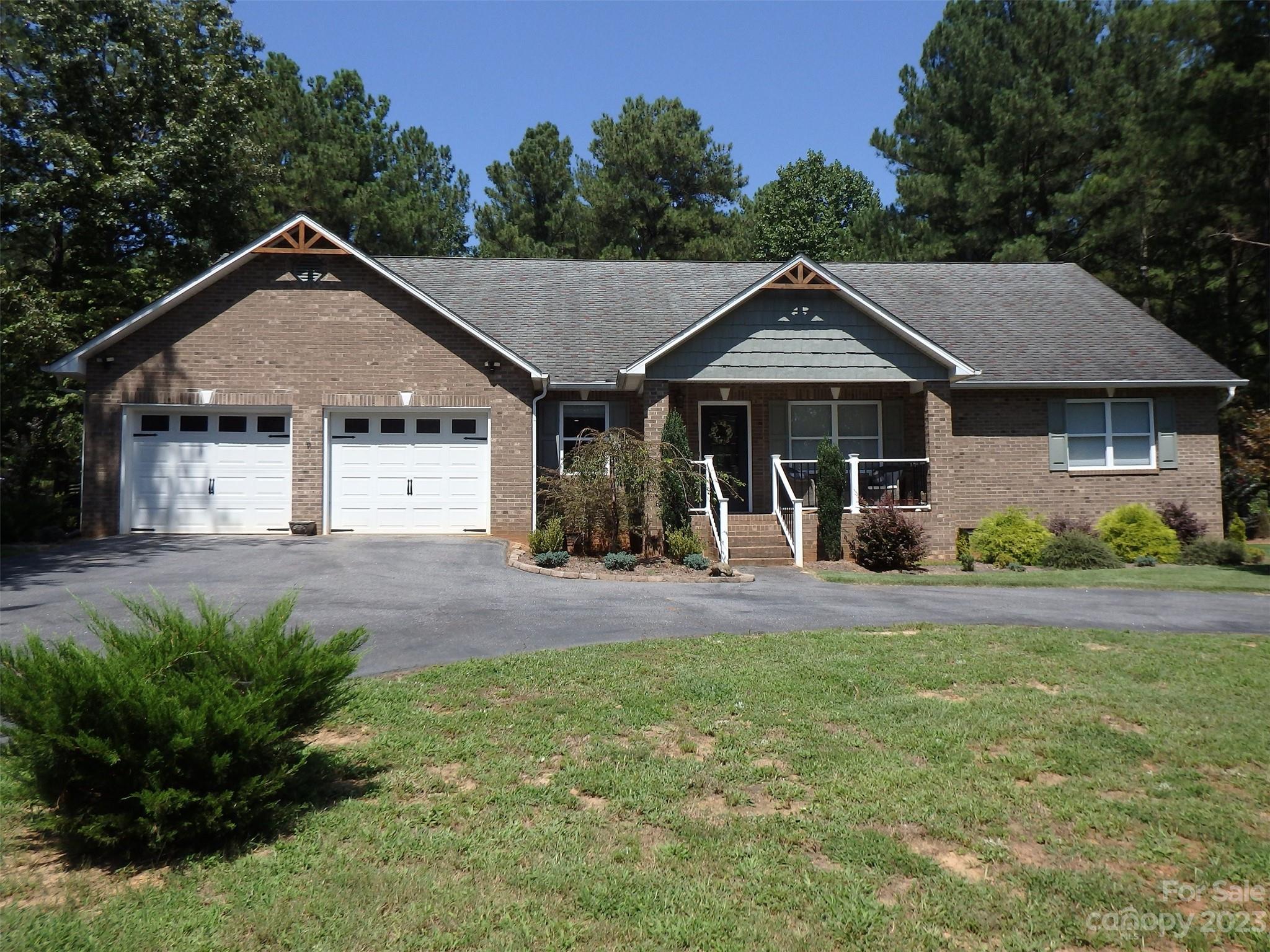 Welcome home to Anchors Landing! This home truly has it all! No maintenance, one level home situated on over an acre. Open floor plan, white airy kitchen with granite countertops, living room with fireplace. Cozy den with access to the back yard that features a pergola and a large shed for storage. Large primary suite with walk in closet and full bath. Additional 2 bedrooms have large closets and share the hall bath. 
Anchors Landing is a gated community and offers a clubhouse, community, pool, 5 miles of walking trails, stocked fishing ponds, RV and trailer storage area and what we all love… A pickle ball court!