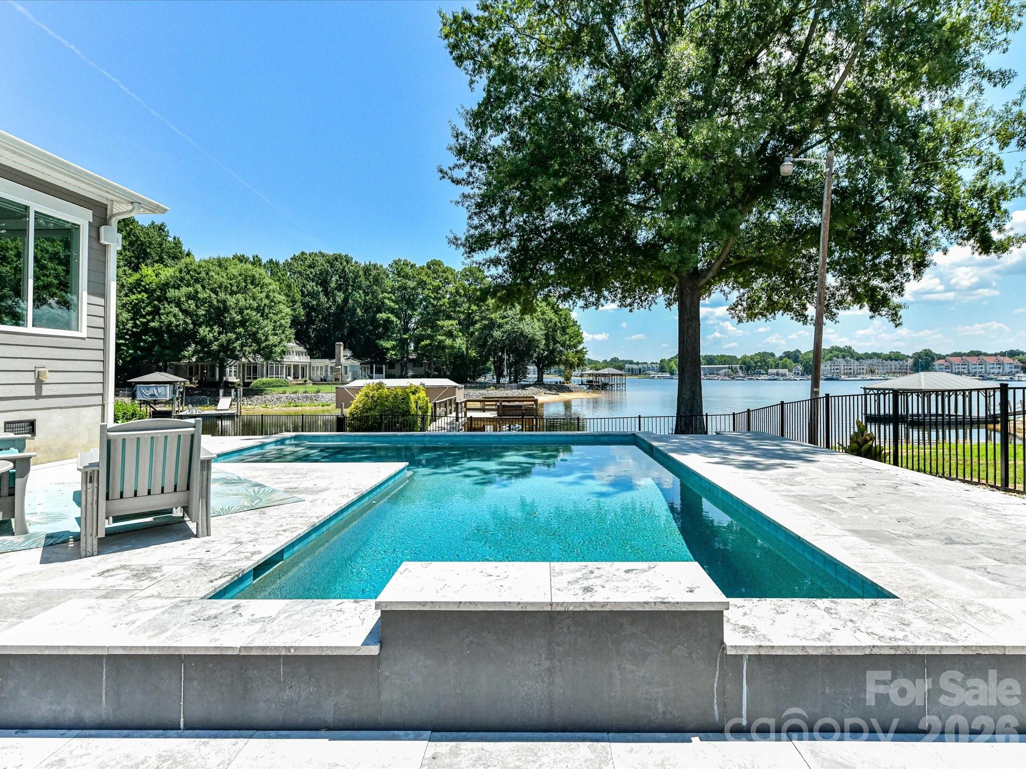 Point Largo - Residential