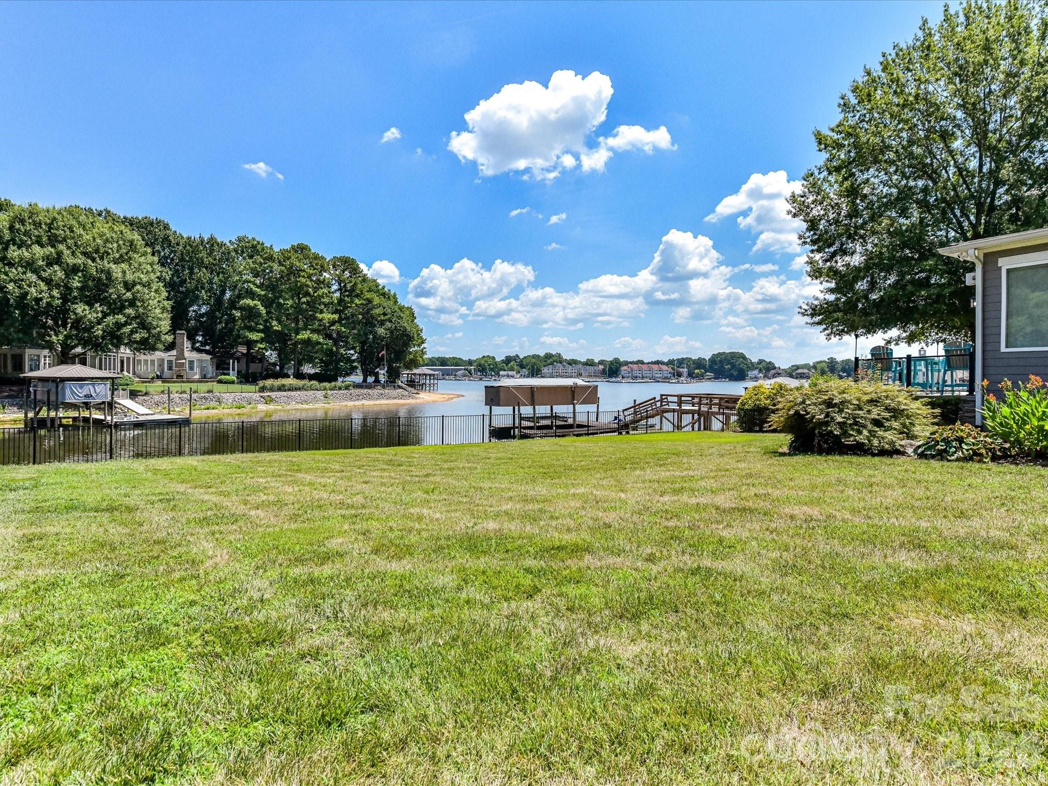 Point Largo - Residential