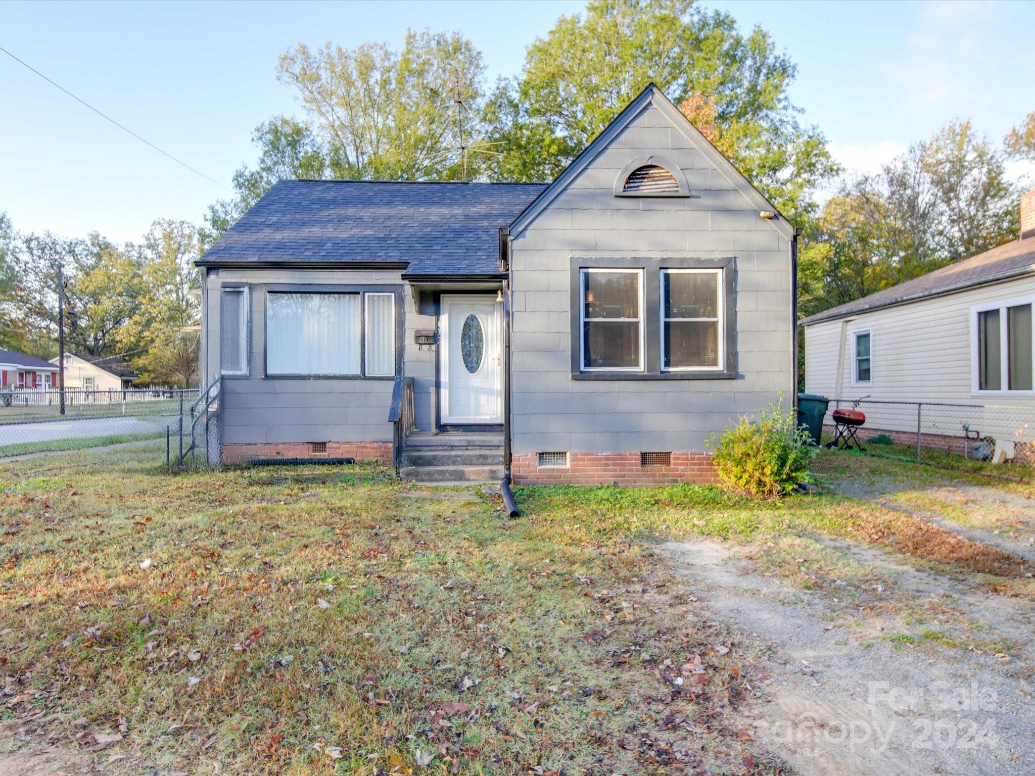 Welcome to this charming and spacious 3 bedroom and 1bathroom home, perfect for first buyers or saavy investors! Situated on a generous corner lot, this property boasts a fully fenced yard. Recent updates include a new roof, gutters, and back in 2024. With its excellent location, conveniently located near downtown Rock Hill and investment potential, this home is a great opportunity. Don't miss out on this versatile gem. Schedule your showing today!