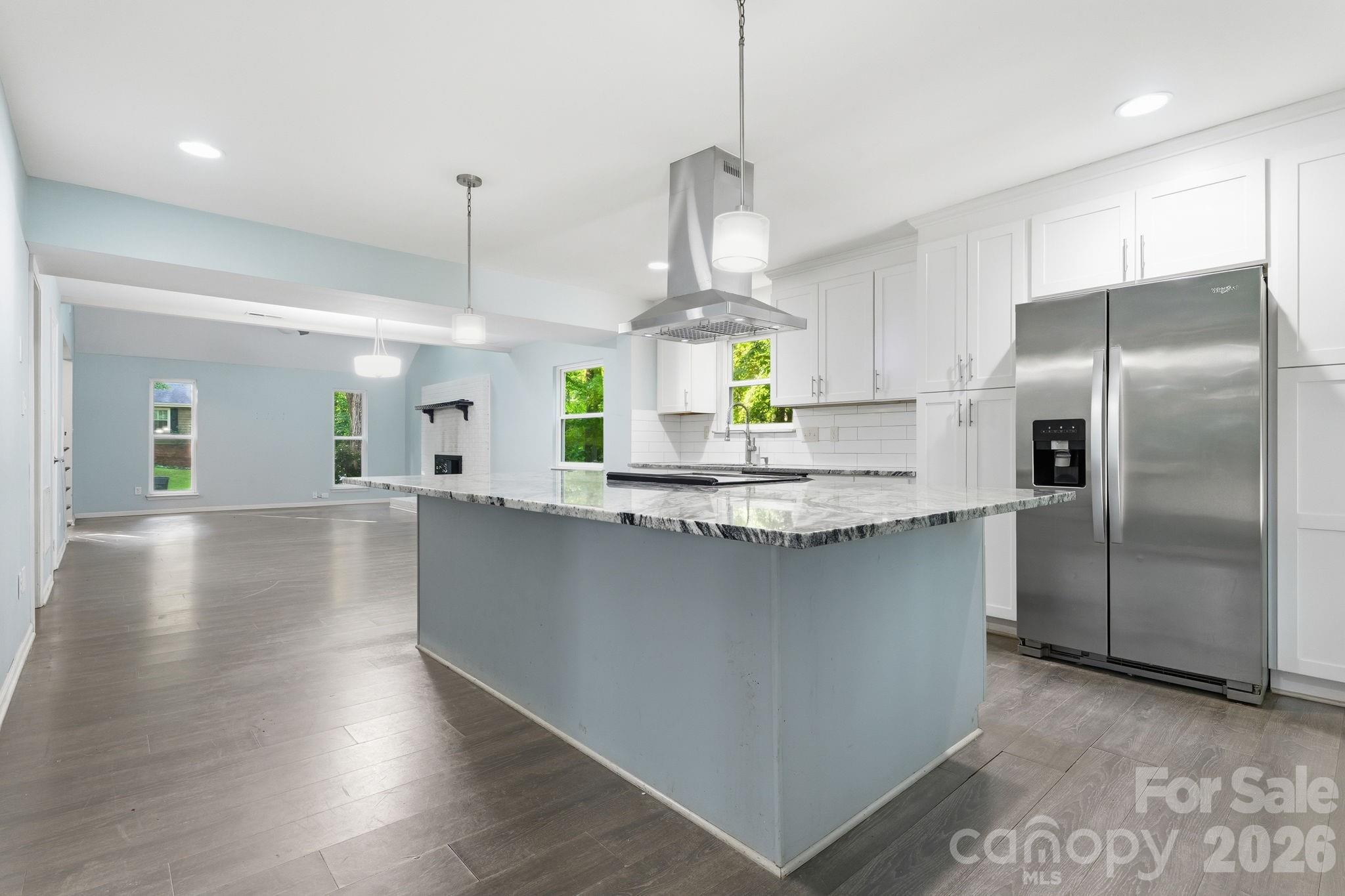 Beautiful 3-bedroom, 2.5-bath home in Charlotte that is move-in ready and waiting for its next owner! This charming home offers a comfortable layout with spacious living areas, a functional kitchen, and plenty of natural light throughout.