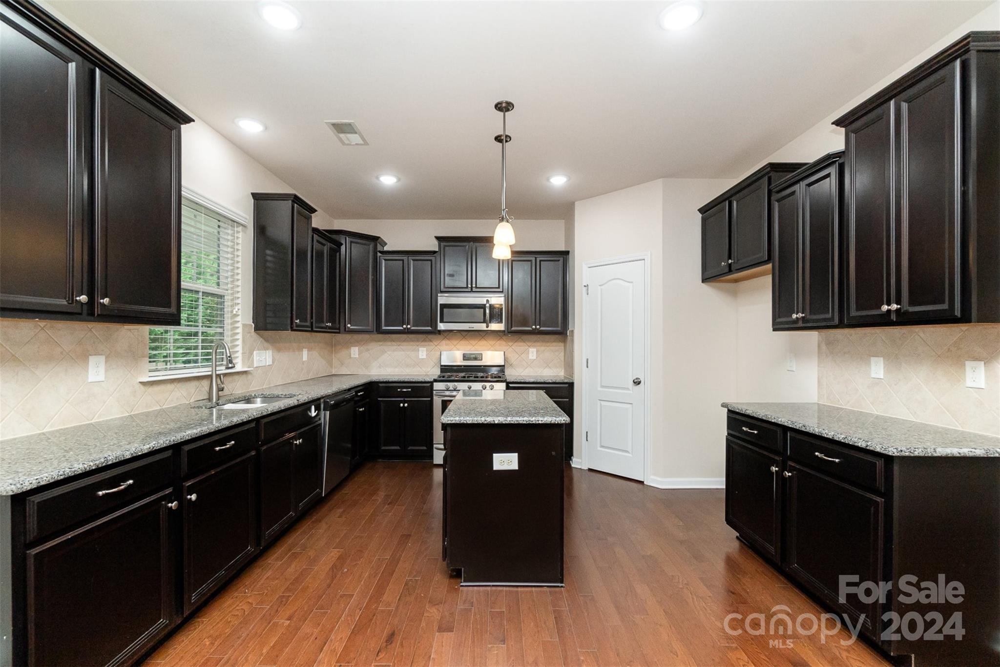 FULLERTON PLACE - Residential