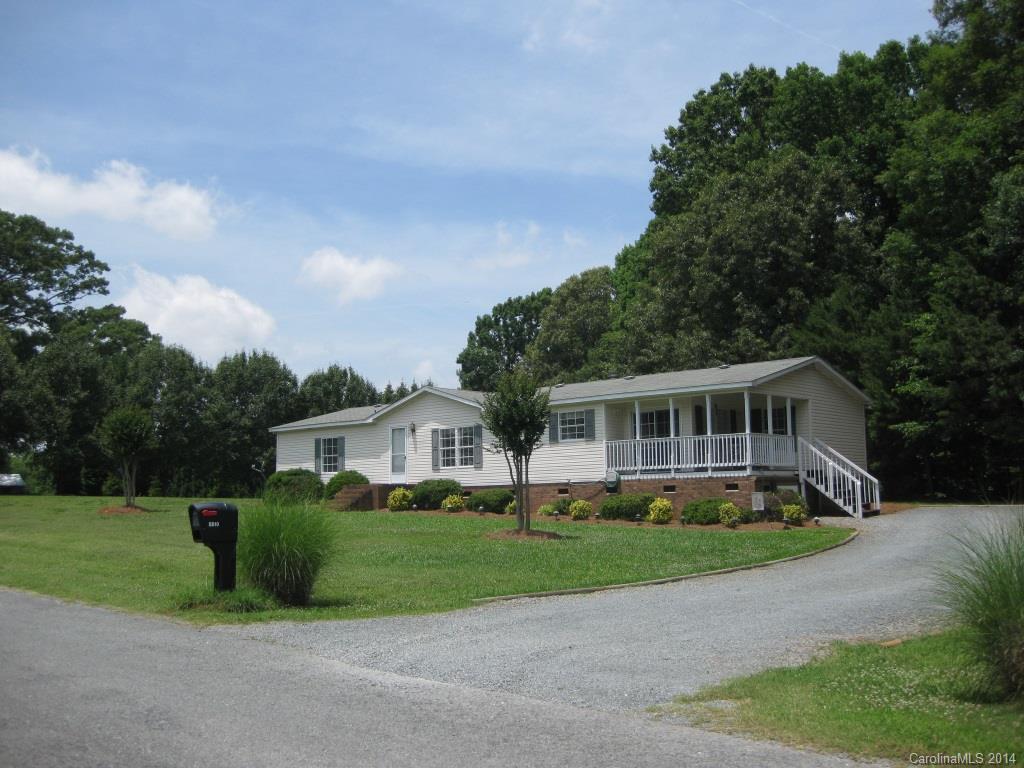 Beautiful home on approx. 2 acres with water views just down from the entrance to the Walden Pond subdivision. Rocking chair covered side porch. Large great room w/fireplace, built in shelving. Dining room. Large kitchen with island, pantry. Breakfast room with sliders onto deck. Split bedroom plan. Master bedroom with luxury bath. 2 additional bedrooms with a hall bath. Large laundry/utility room with a door to back deck. Storage shed.
Country living at its best but close to everything...