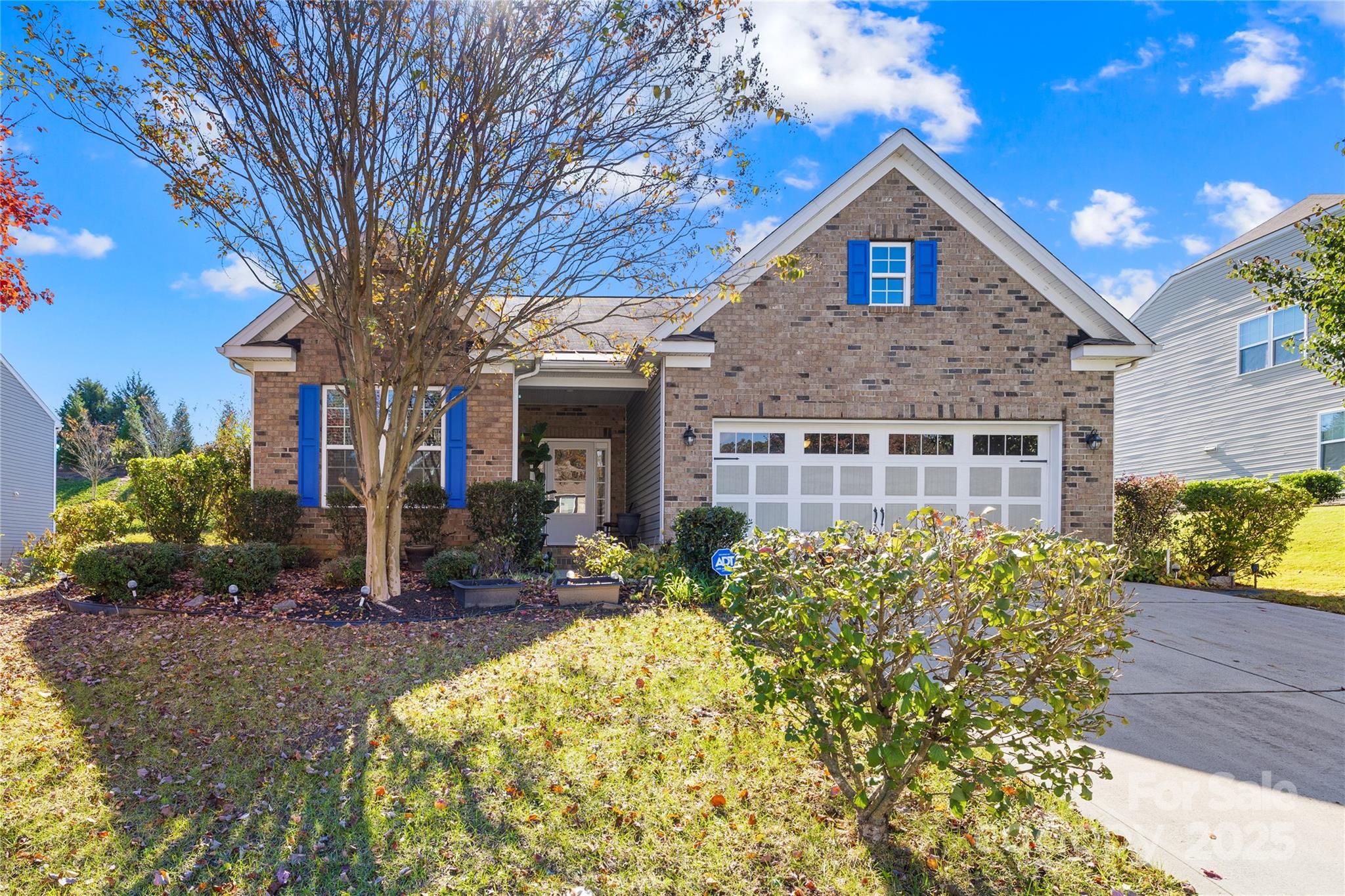 Beautiful and spacious 2-story home in the highly desirable Wellesley East neighborhood of Mooresville! This move-in ready property offers a thoughtfully designed layout with the perfect combination of comfort and style. The main floor features a luxurious primary suite with a walk-in closet and spacious bath, plus a private guest suite—ideal for visitors or multi-generational living. The open great room boasts abundant natural light and flows seamlessly into the gourmet kitchen, complete with an oversized island, stainless steel appliances, granite countertops, pantry, and cozy breakfast area—perfect for hosting gatherings.
Upstairs offers even more living space with a generously sized bedroom, full bath, and a huge loft/bonus room that provides endless possibilities—media room, play area, office, or gym. Additional storage space is available to help keep everything organized.
Outdoor living is a breeze with a welcoming covered front porch and a screened back porch perfect for morning coffee or unwinding in the evenings. This well-maintained home is located in a sought-after community close to shopping, dining, and top-rated Mooresville schools.
Don’t miss your chance to own this stunning home in one of Mooresville’s most desirable neighborhoods!