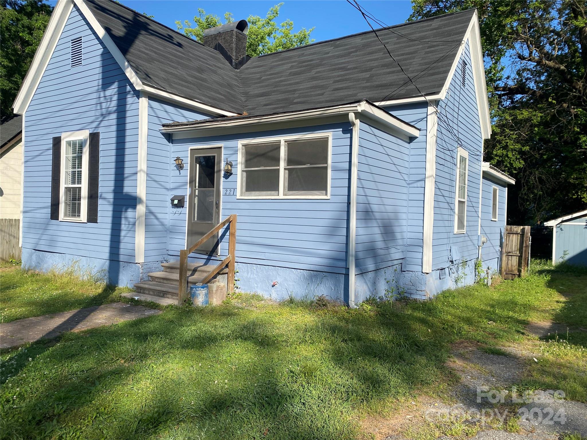 Beautifully, remodeled 3 bedroom 1 bath single family home near downtown Rock Hill! This home boasts gorgeous hardwood flooring and tile throughout. Walk into an amazing, large kitchen with new kitchen cabinets, quartz countertops, and new kitchen appliances with a laundry and pantry closet. Home sits on a large, open backyard to enjoy this summer! Walking distance from Winthrop University, Rock Hill Sports & Event Center, restaurants, and breweries!