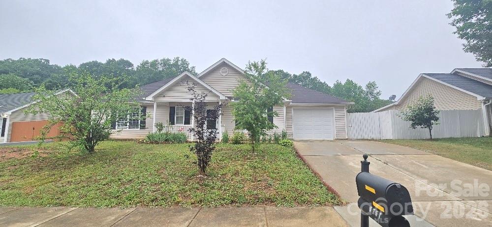 Well maintained 3 bed 2 bath ranch home in Lauren Park. Open floor plan with eat in kitchen area. Ample kitchen cabinet space. Spacious living room with new lighting fixture. Primary bedroom has private bath and walk in closet. 2 secondary bedrooms good size. Large fully fenced rear yard. 2 car garage. Wont last long.
Owner is a NC Real Estate agent but not the listing agent for the home.