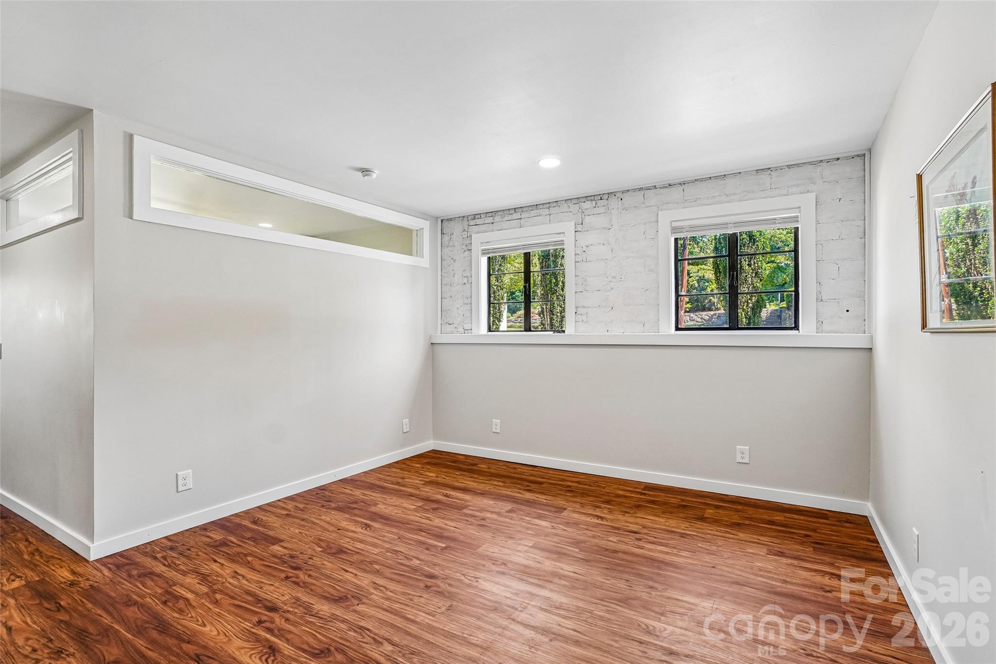 L'Auberge Condominium - Residential