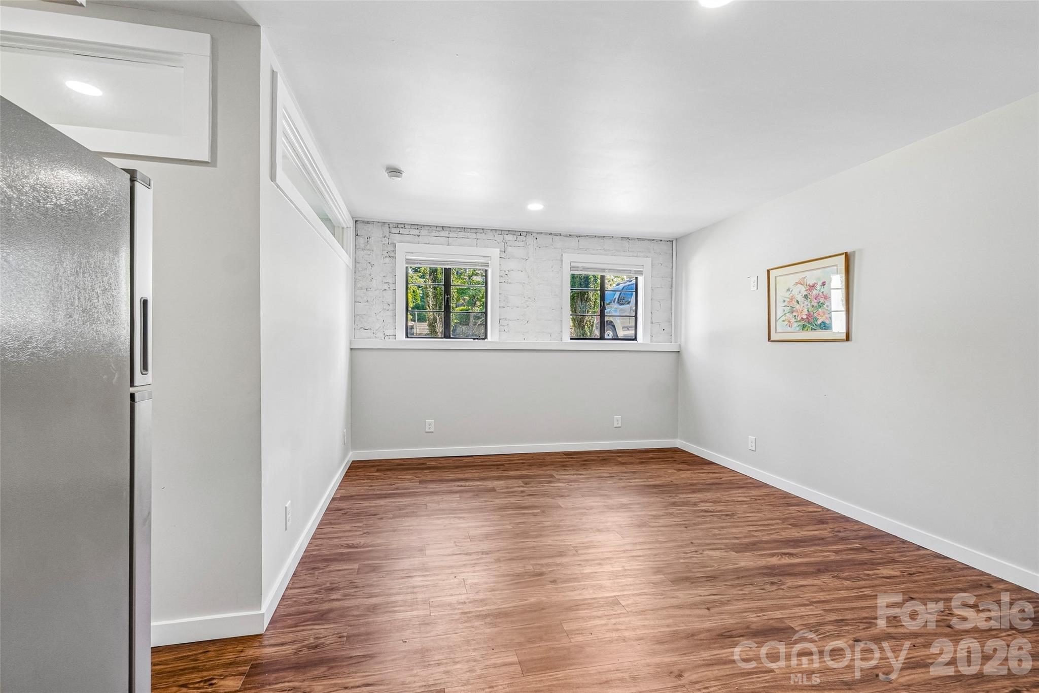L'Auberge Condominium - Residential