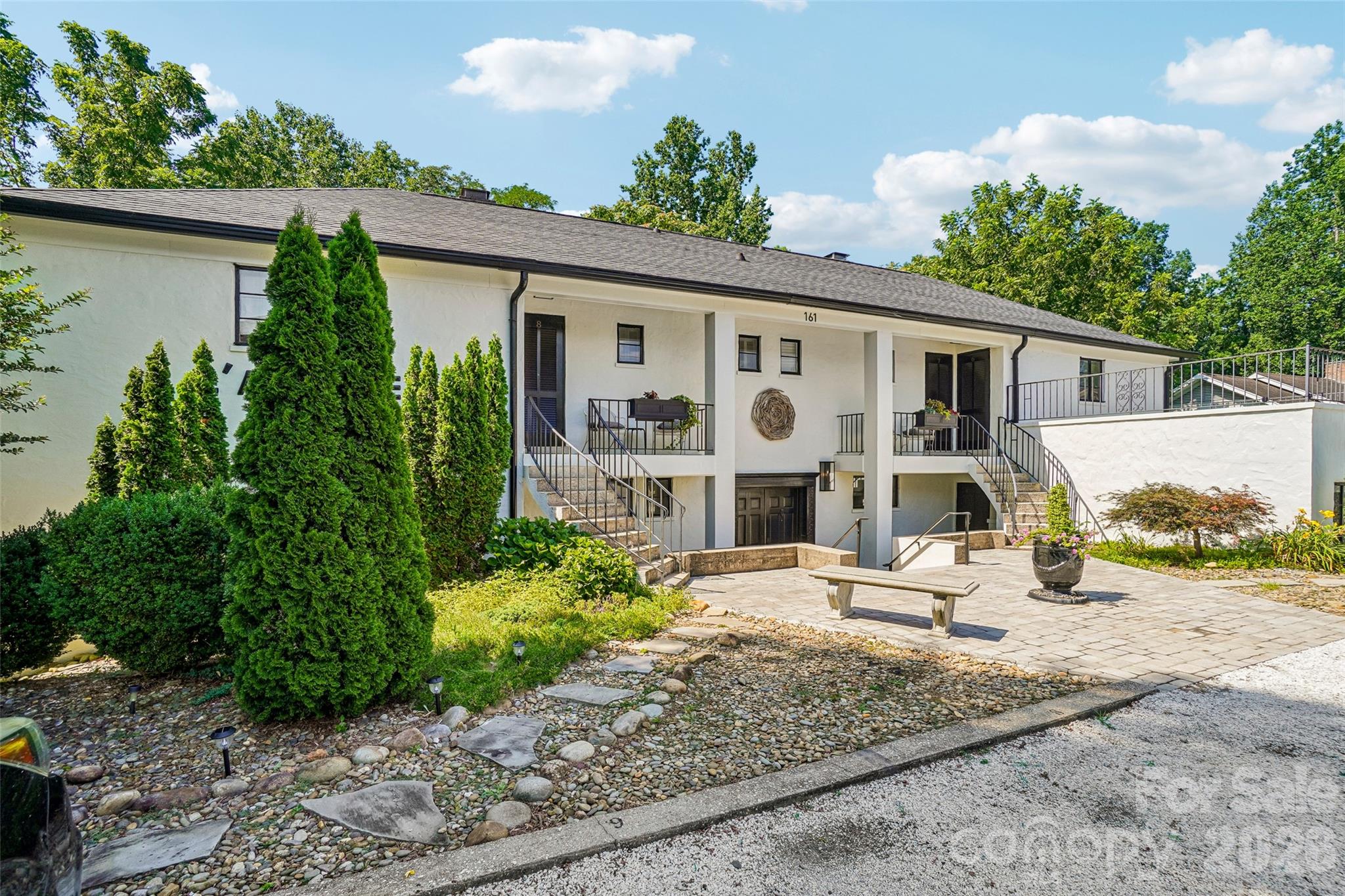 L'Auberge Condominium - Residential