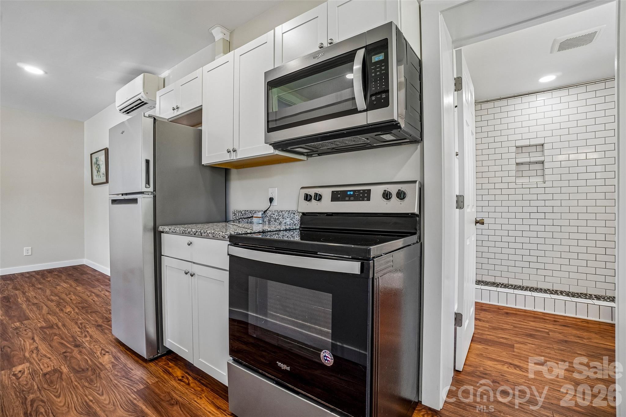 L'Auberge Condominium - Residential
