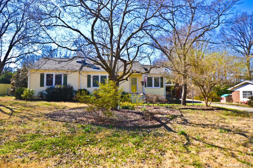 Adorable Fort Mill home.  2 bedrooms, 2 bathrooms. Sun room with custom sitting benches and fenced in backyard, with outdoor storage building.  Minutes from downtown and MOVE IN READY!  House to be sold "AS IS"