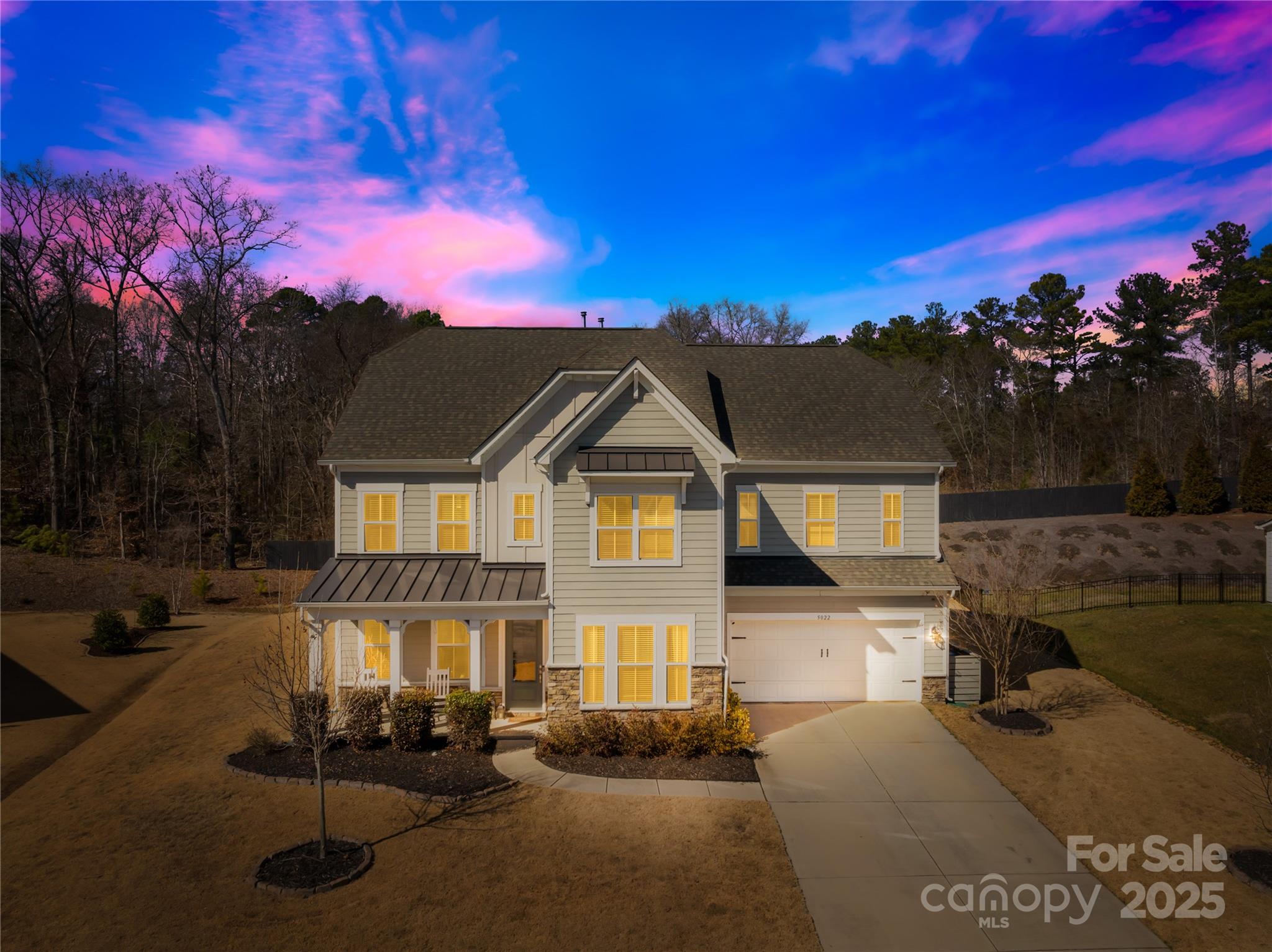 Stunning home that will leave you nothing short of impressed! The heart of the home is the gorgeous living room with lots of warm & thoughtful upgrade details. Completely shiplapped w/ custom built-ins, gas logs, upgraded lighting features & huge wall of windows. All to create an inviting environment for everyday living & entertaining. Spacious kitchen w/ large island, double oven, gas range & walk-in pantry w/ wood built-in shelving. Spacious dining room accented w/ elegant molding & built-in bar. Bright office w/ french doors, ideal for remote work or personal projects. Main level also holds full bed & bath for main floor suite or a second office w/ feature wood trim wall. Primary is a true retreat w/ wood floors, board batten wall, trey ceiling, lighting & oversized windows. Primary bath has been fully renovated w/ beautiful finishes, dual vanities, tub, walk-in shower with glittering gold fixtures. A newly installed built-in custom closet system! Cul-de-sac lot & excellent schools!
