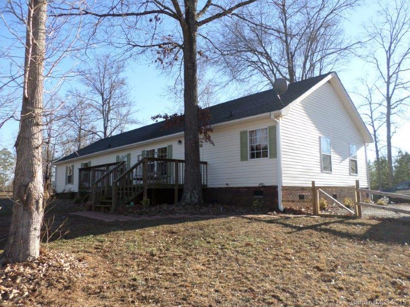 Beautiful One-Story home located on .76 acres in The Smith Woods subdivision of Hickory Grove. Walk in to an open floor plan with hardwoods as well as ceramic tile in the kitchen and baths as well as laundry. The open kitchen with view of the living room and fireplace, features a work-island and pantry. The spacious master suite features his and her closets as well as master bath with double sink vanity and garden tub with separate shower.
The home also features a detached one car garage/shop.