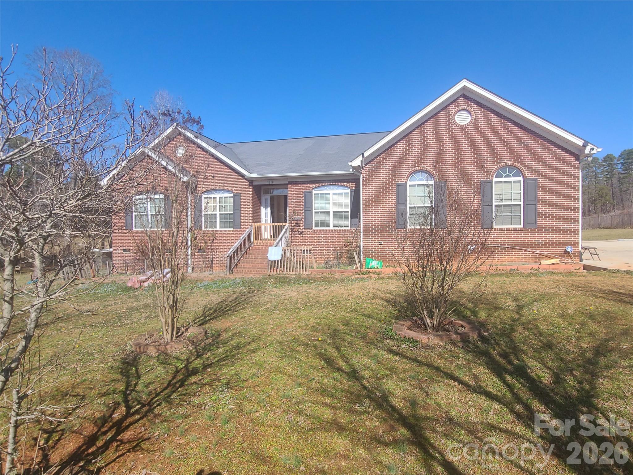 COME OUT AND SEE YOUR FUTURE HOME SITTING ON ALMOST TWO ACRES IN THE TRANQUIL AND PRIVATE COUNTRYSIDE. IT'S FENCED FOR YOUR FOUR-LEGGERS TOO! MINI FARM POTENTIAL. THIS WELL-BUILT BRICK RANCH FEATURES A LIVING/SITTING ROOM OR OFFICE. SEPERATE DINING ROOM. A FAMILY ROOM WHICH OPENS UP TO THE KITCHEN.  IT INVITES YOU TO HAVE A SEAT AT THE BREAKFAST BAR FOR YOUR MORNING COFFEE.  OR ENJOY MEALS AT THE BREAKFAST AREA WITH A BAY WINDOW LOOKING OUT OVER THIS PICTURESQUE MASSIVE YARD.  THEN LATER YOU CAN TAKE EVENING ICED TEA OR COCKTAILS IN THE BEAUTIFUL BRIGHT SUNROOM WITH ITS SIDE DECK FOR GRILLING.  YOU'LL HAVE SPLIT BEDROOMS WITH THE OWNER'S SUITE HAVING ITS OWN SPACE WITH A GARDEN TUB FOR MORE RELAXATION.
COME OUT TODAY AND TAKE A LOOK!!!!