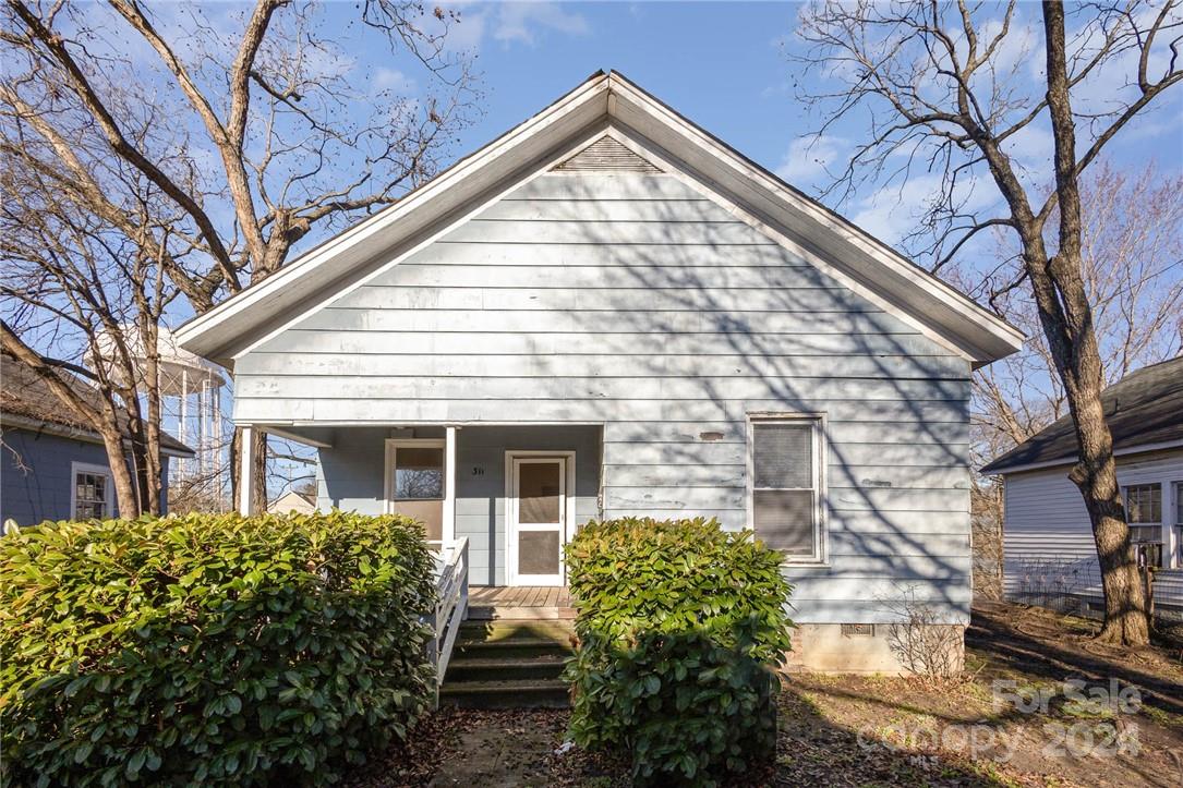 Looking for your next investment opportunity? Look no further than this charming 1 bedroom, 1 bathroom home that's just waiting for a little TLC to reach its full potential.

Nestled in a quiet neighborhood, this cozy home offers plenty of potential to investors and DIY enthusiasts alike. With a little elbow grease and a vision for what could be, this property could be transformed into a lucrative rental or even your dream home.

Outside, the property features a good sized rear yard that could be perfect for relaxing or entertaining guests. With a little landscaping and some creative design, this space could be transformed into a great outdoor space. 

This property is ideally situated for anyone looking to invest in an up-and-coming neighborhood. With a little work and some creativity, this 1 bedroom, 1 bathroom home could be your ticket to a profitable investment or your first home.  - schedule a showing today!