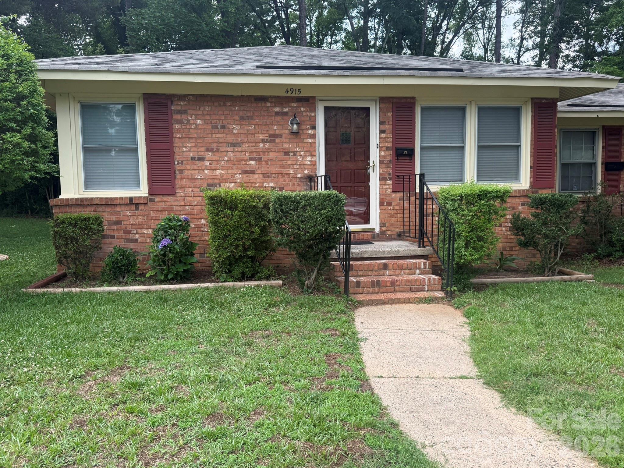 Welcome home to this cozy and move-in-ready 2-bedroom, 1-bath condo conveniently located in the heart of Charlotte! This charming home is perfect for first-time homebuyers, singles, or investors looking for low-maintenance living in a prime location.
Freshly painted throughout with vinyl flooring, this warm and inviting home offers an open eat-in kitchen featuring freshly painted cabinets and a spacious walk-in pantry for added storage. Natural light fills the living spaces, creating a comfortable atmosphere that instantly feels like home.
Enjoy the convenience of being just minutes from the Eastway Regional Recreation Center, parks, walking trails, shopping, dining, Uptown Charlotte, and the light rail. Commuters will love the quick access to I-85, I-485, and I-77, making it easy to get anywhere in the city.
Recent exterior improvements include a new roof and pressure washing, giving the property fresh curb appeal and added peace of mind. Tucked within a quiet and walkable community with wooded surroundings, this home offers both comfort and convenience at an affordable price point.