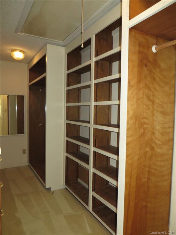 River Hills - Residential Lease