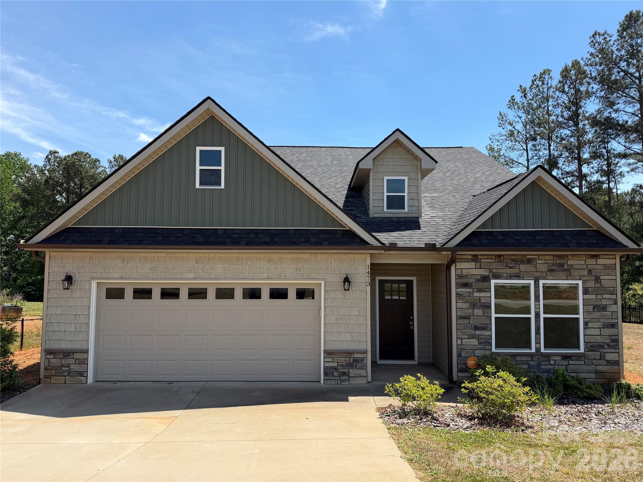 Spacious 3 bed, 2 bath home with high ceilings, large open plan, contently located between Charlotte and Greenville. Home includes, formal dining, 2 pantries, large owners suite. Outside has fenced yard with fire pit. Don't miss out!