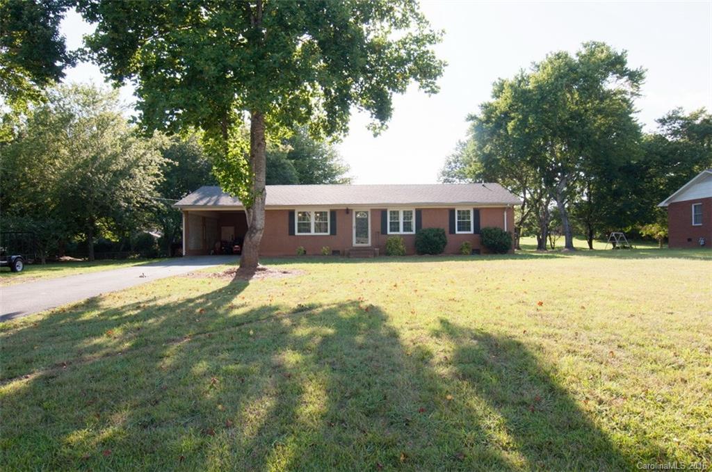 Three Bedroom, Two Bathroom, meticulously maintained  all brick ranch in desirable area. Many recent upgrades , including roof, windows, carpet, and paint. This property will not disappoint. Bring your buyers!