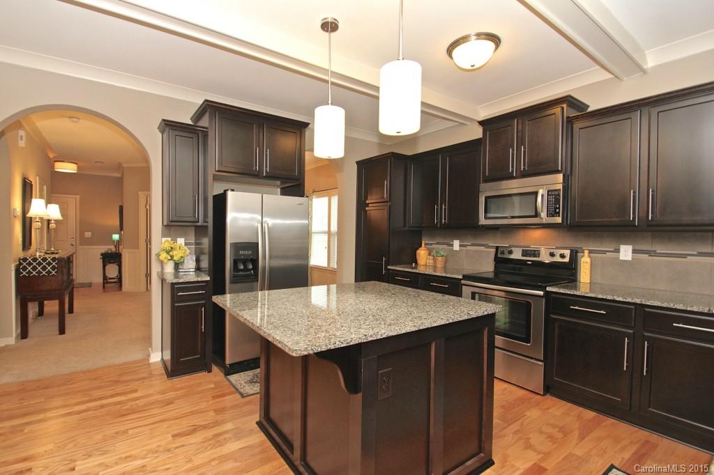 Beautiful 3 bed (+ Bonus/Flex Room) Home On Large Corner Lot!  Open Floor Plan w/ Tall Ceilings, Amazing Kitchen w/ Stainless Steel Appliances, Granite Countertops & Large Island For Entertaining Open Up To Fantastic Living Room!  Lovely Master Retreat Upstairs w/ Huge Walk-In Closet & Bathroom w/ Dual Vanities.  This Is The One You've Been Waiting For!