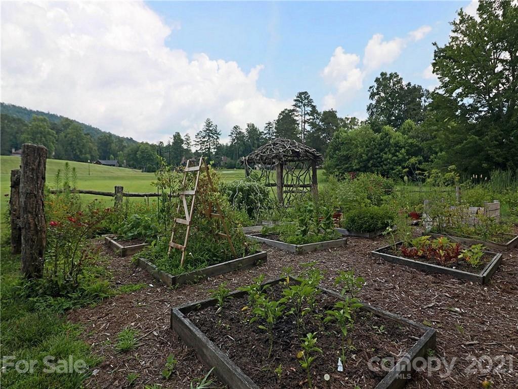 Straus Park - Land