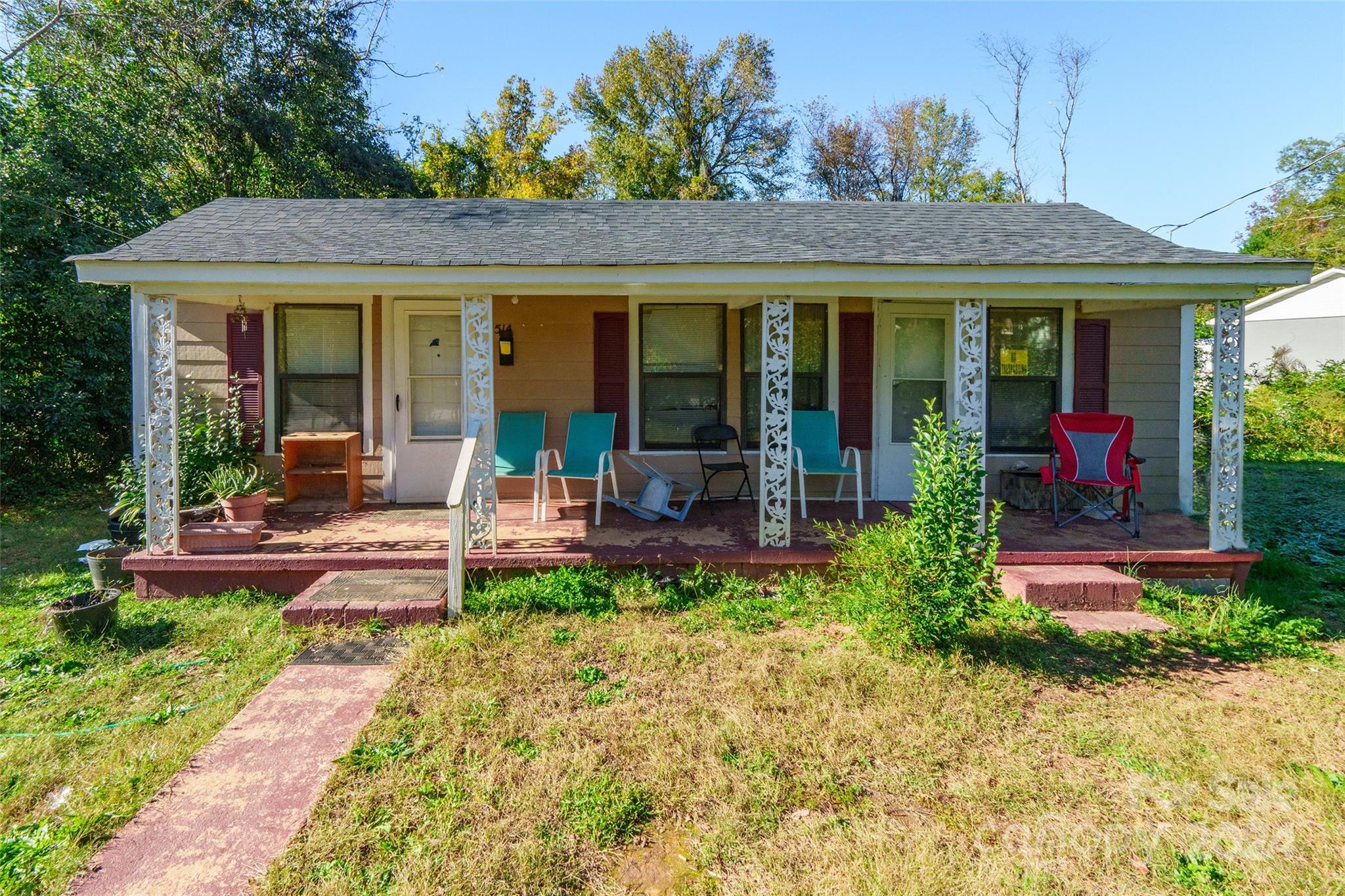 Investor Special – Priced to Sell in Rock Hill! This is your chance to grab a property in Rock Hill at an unbeatable price! Priced to sell fast, this home offers tremendous potential for those looking to renovate and flip or renovate and add to their rental portfolio. Whether you're seeking a long-term rental or a turnaround project, this is an opportunity you won’t want to miss. Act now—this deal won’t last long!