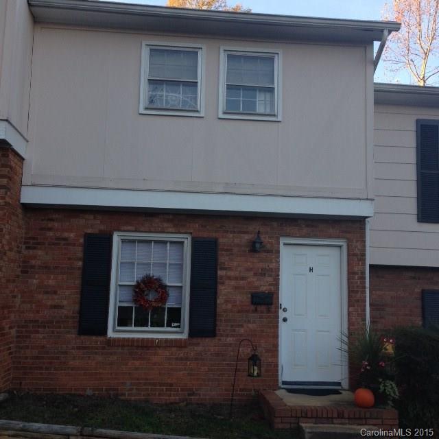 Great investment property of first time home buyer. Thought for the day:  "Can you rent an apartment or house for what your payment will be for this condo?"  Seller agrees to pay 1 year of HOA fees at closing with an acceptable offer.