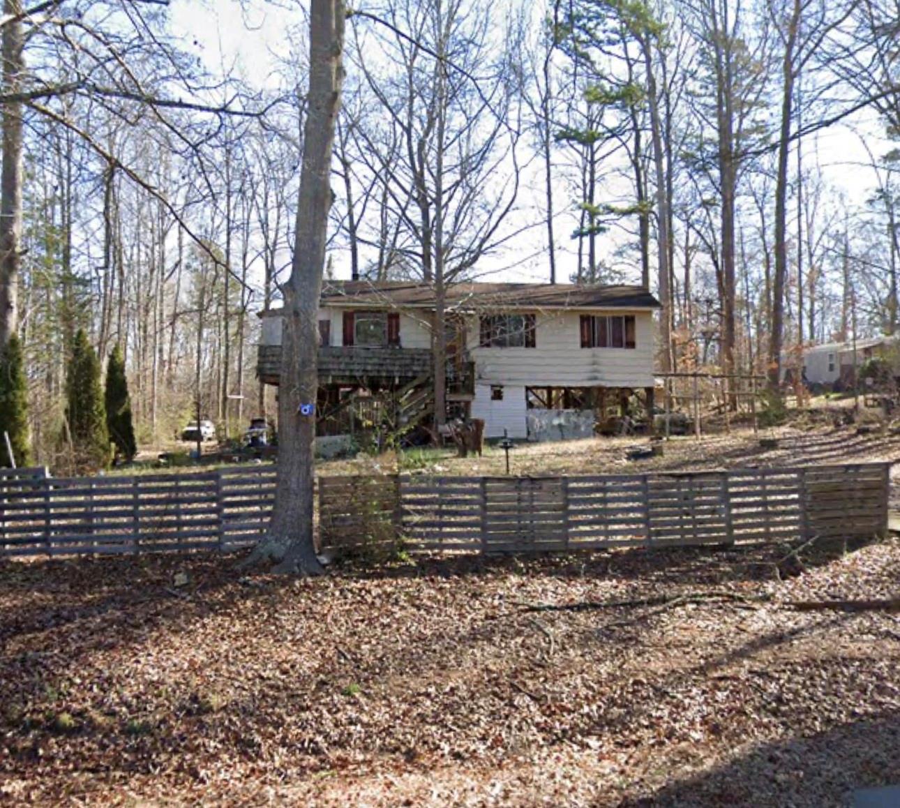 Calling investors with BIG visions or builders looking for an amazing lot!  Investors looking for a massive project will find that in this home!  Builders simply wanting land can create a blank slate as well! Check out this listing today!  Seller is highly motivated and says bring all offers!