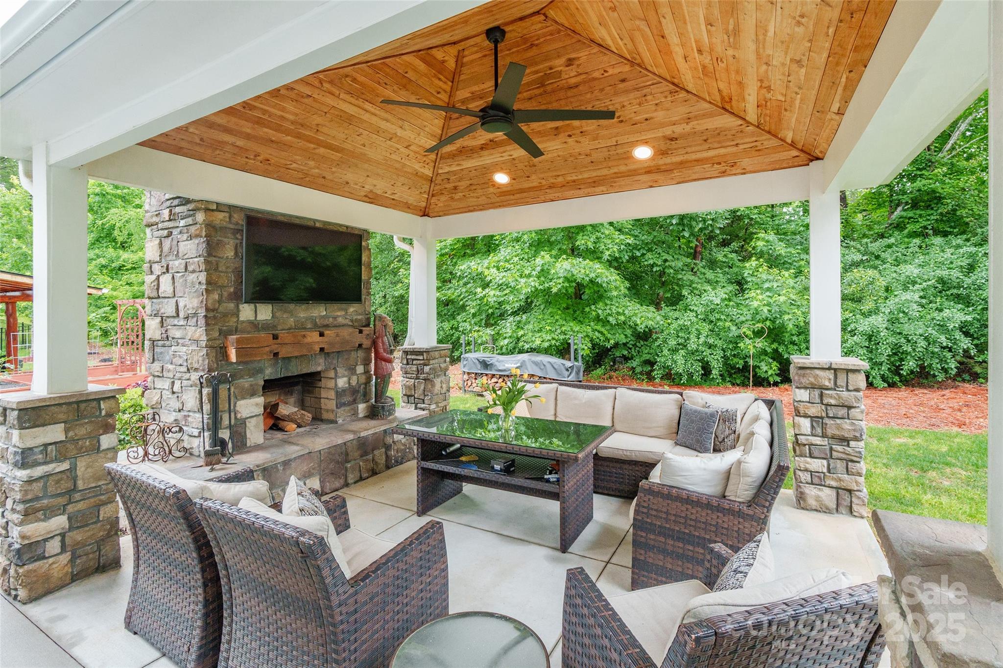 Lake Crest - Residential