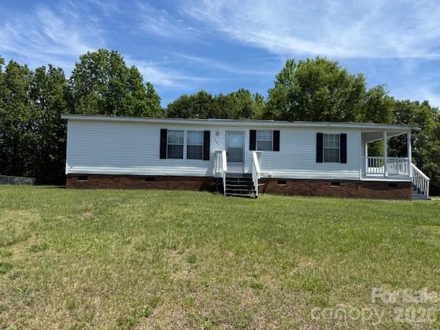 This is a well-maintained home on 0.74 acres near Shelby. The home features a spacious eat-in kitchen with abundant cabinet space and storage. Within the last two years, the kitchen flooring, countertops, sink, faucet, and some cabinetry have been updated.
The primary bedroom includes an enormous walk-in closet, while the primary bathroom offers a large shower and dual-sink vanity. A generously sized second bedroom features two closets and is spacious enough to accommodate two full-size beds.
Just off the kitchen, you'll find a covered side porch — the perfect spot to relax in the evenings — along with an attached storage room for added convenience.
Conveniently located near both Shelby and Gaffney, this property offers easy access to shopping, dining, and everyday amenities. Property is being sold AS-IS. Don’t miss this opportunity — schedule your showing today!