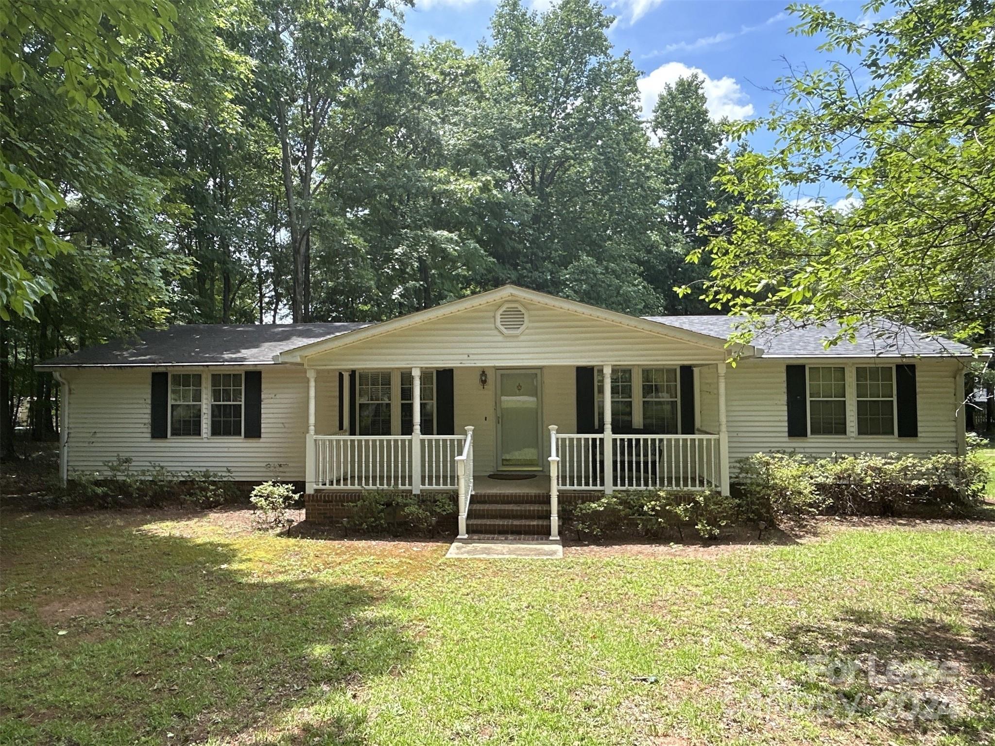 Well maintained ranch home on a large lot. This 3BR, Fort Mill home sits on a large lot with a 2 car carport and 3 storage/utility buildings. Enjoy the unique primary bathroom, open living room/dining area and deck overlooking the rear yard. Convenient to grocery, gas and I-77.

Please note Renters Insurance is required. Pet Fee is per pet that does not exceed 35 lbs.