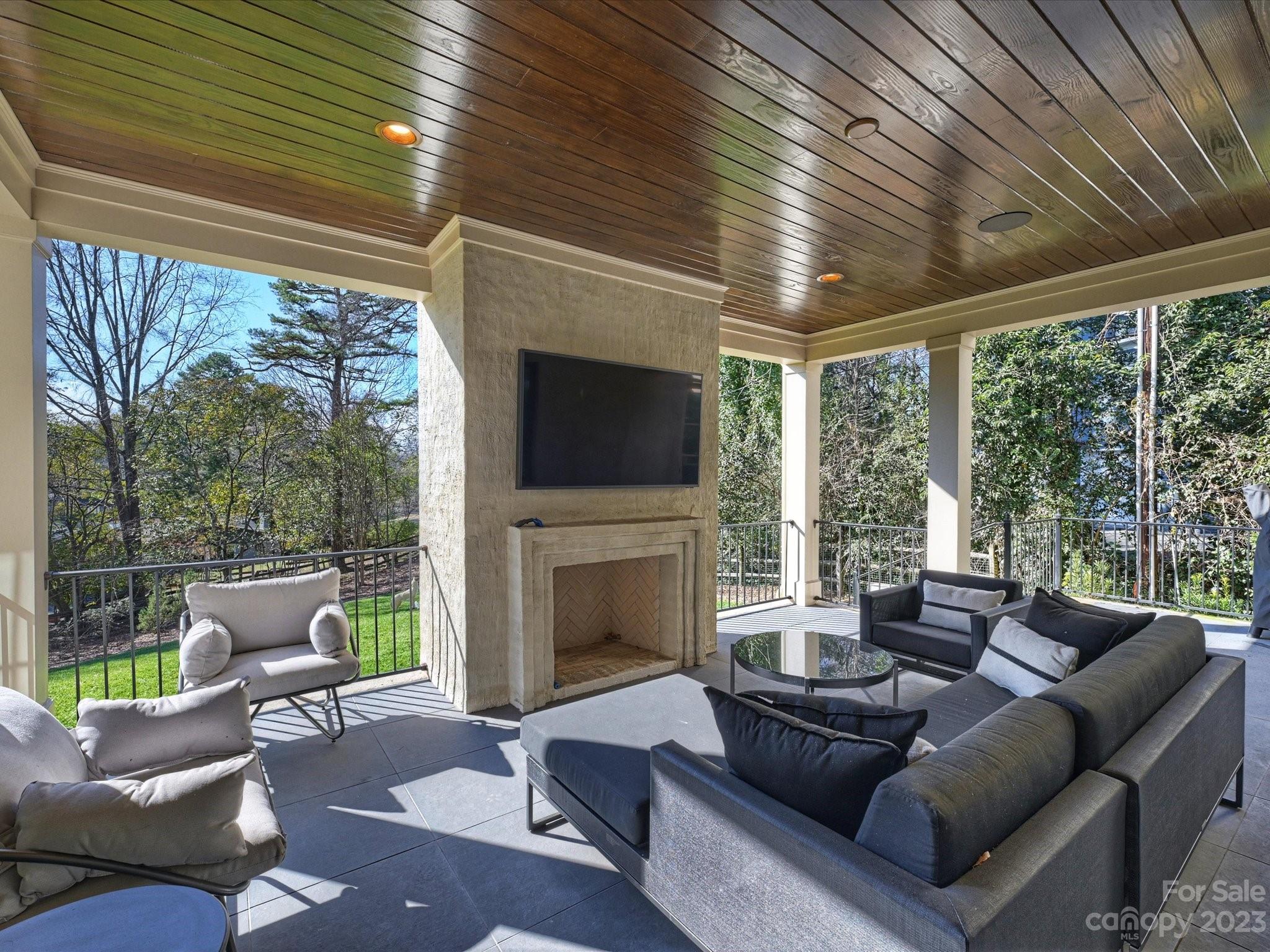 Mammoth Oaks - Residential
