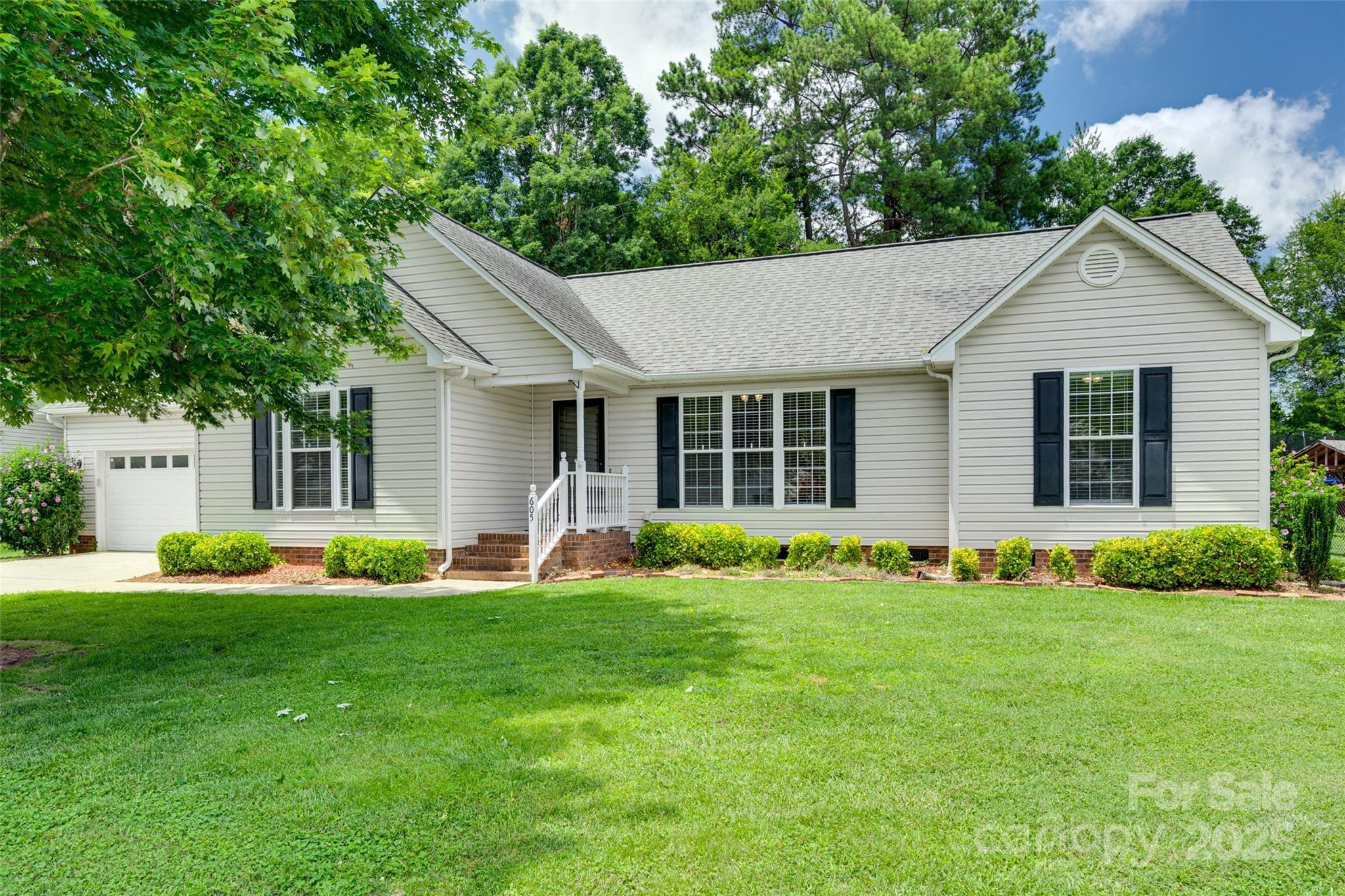 $3,000 in Closing Costs + Home Warranty! Spacious split bedroom layout, vaulted ceiling & wood floors in the living room, fresh paint throughout, & new bedroom carpets - this move in ready ranch in desirable Summey Knoll is the single story gem you've been looking for! Your kitchen (w/ brand new range!) & breakfast bar flow into the dining area w/ sliding door access to your fenced-in backyard. Generously sized primary bedroom offers high ceilings & plenty of natural light, while the ensuite has a soaking tub, separate shower, dual sinks, & walk-in closet. Dedicated laundry room & attached 2 car garage fulfill add'tl storage space needs. Enjoy crape myrtles in front (now in bloom!), wooded views in back, & w/ NO HOA there's plenty of room for relaxation & imagination - all w/ charming downtown Dallas a few minutes away! Whether you prefer highway or backroads, being conveniently located to HWY 321 north of I-85 offers multiple commute options to Belmont, Charlotte, & surrounding areas!